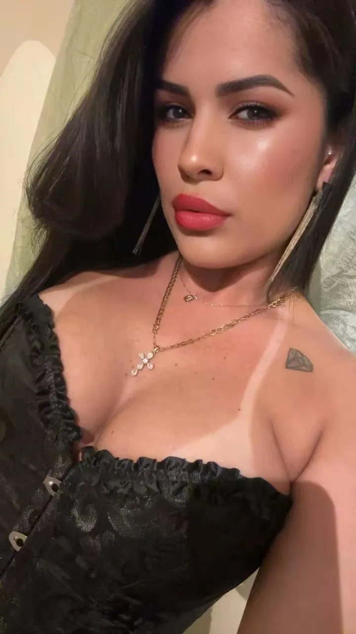 641895805 | Nicole | Chica