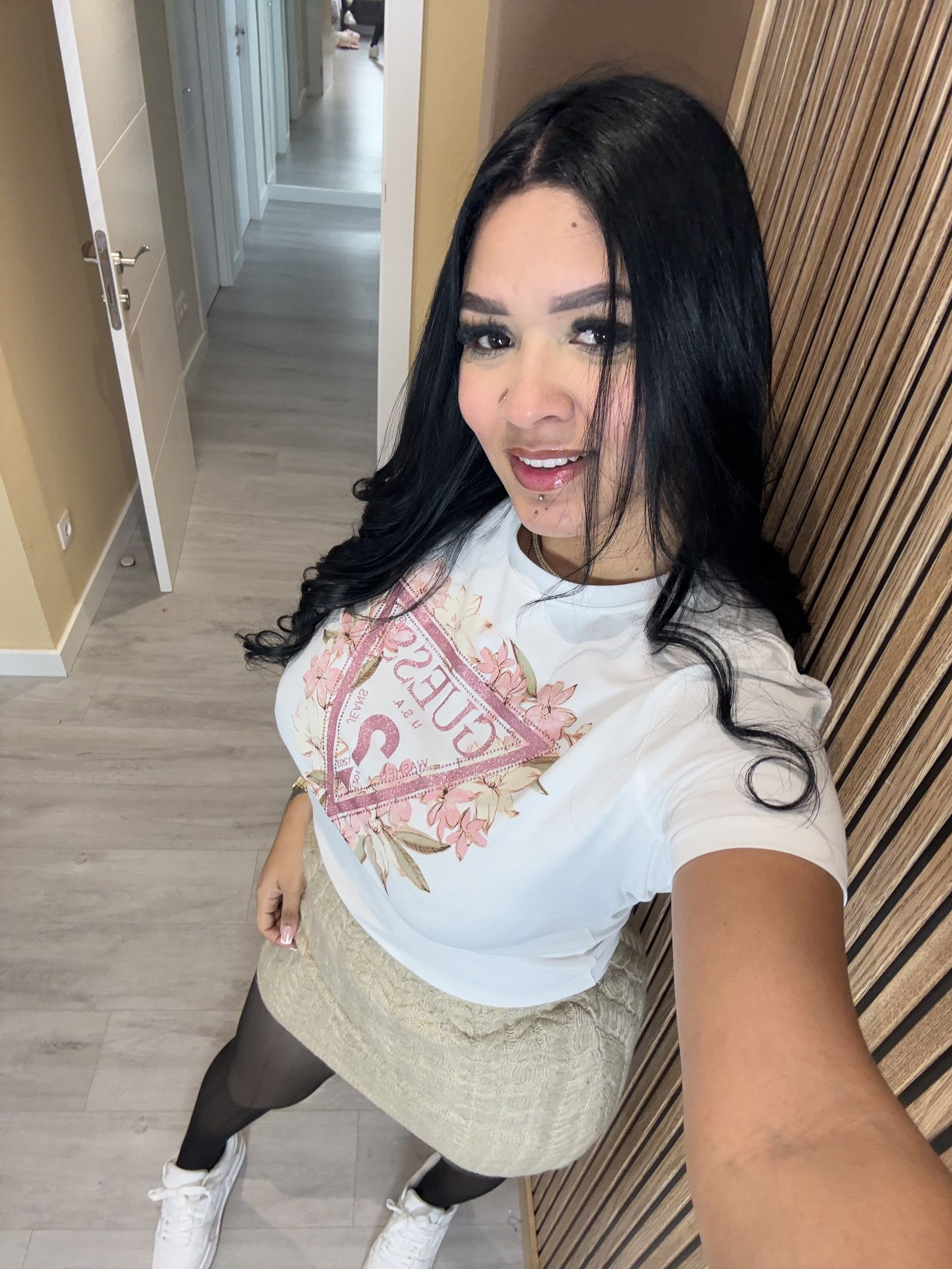 674967851 | ‪Brenda | Chica