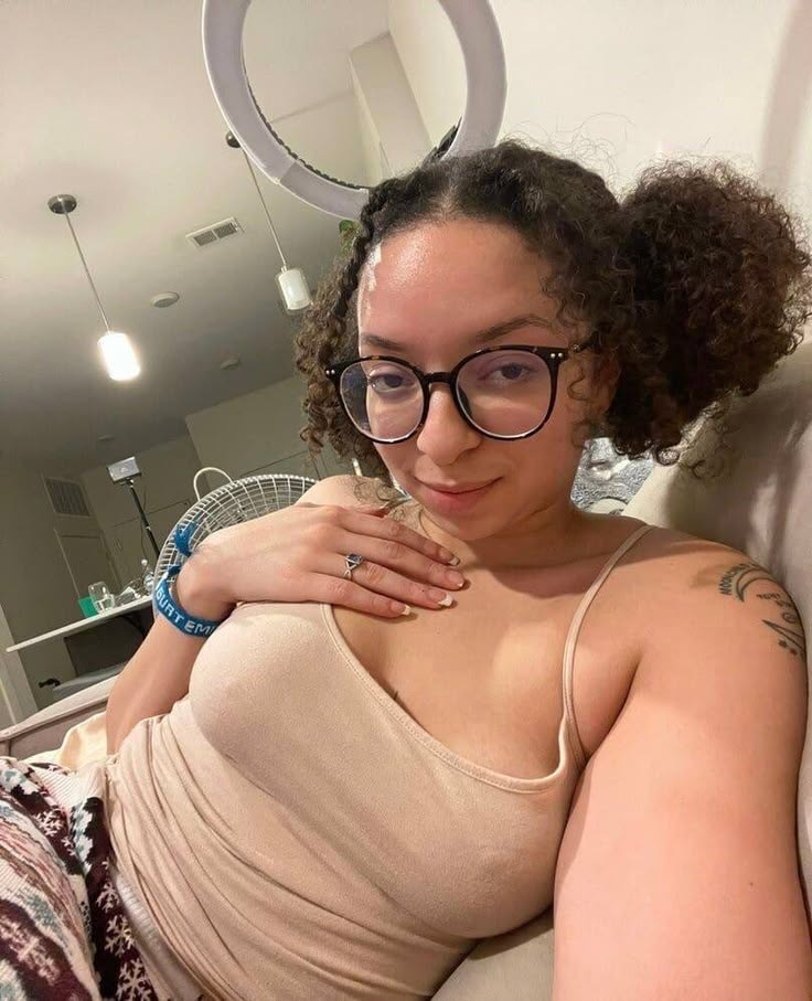 632807412 | JOSLINE | Chica