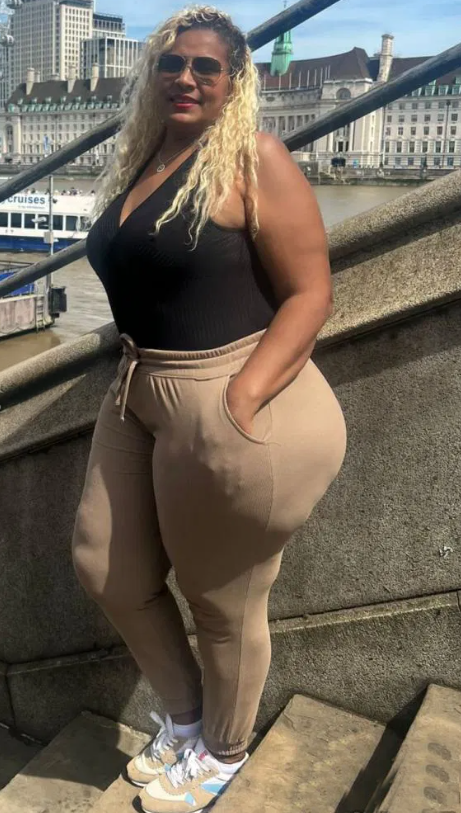 641498198 | SABRINA | Chica