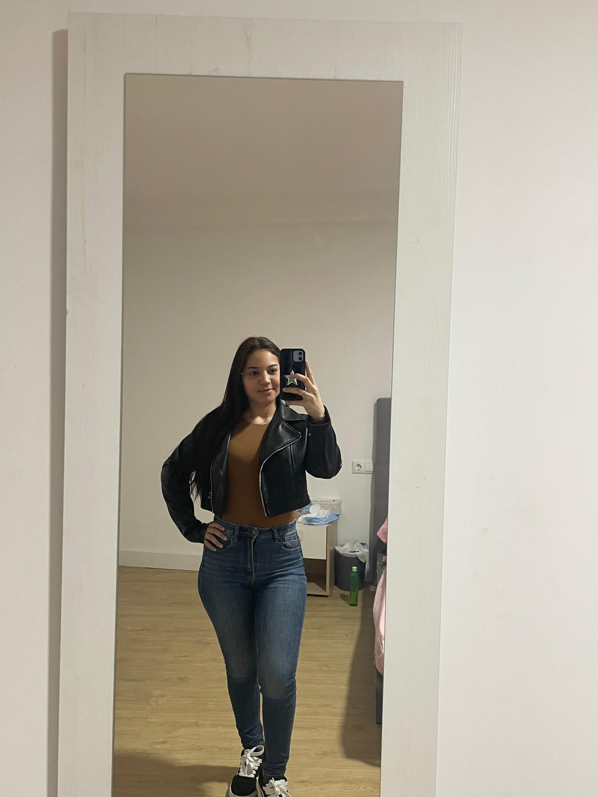 676347545 | MARIANA | Chica