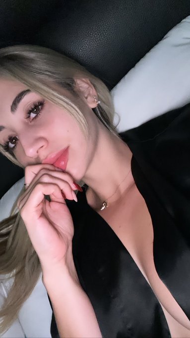 642587452 | ELHENNE | Chica