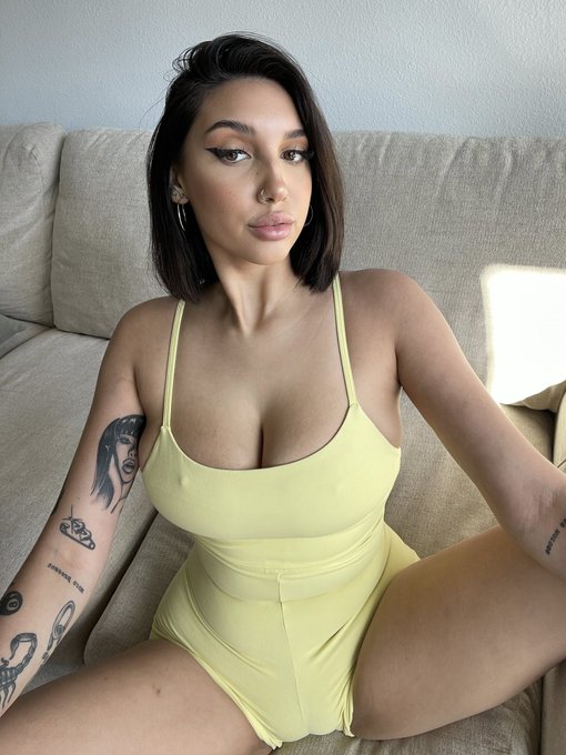 610817053 | ESCOLTA | Chica