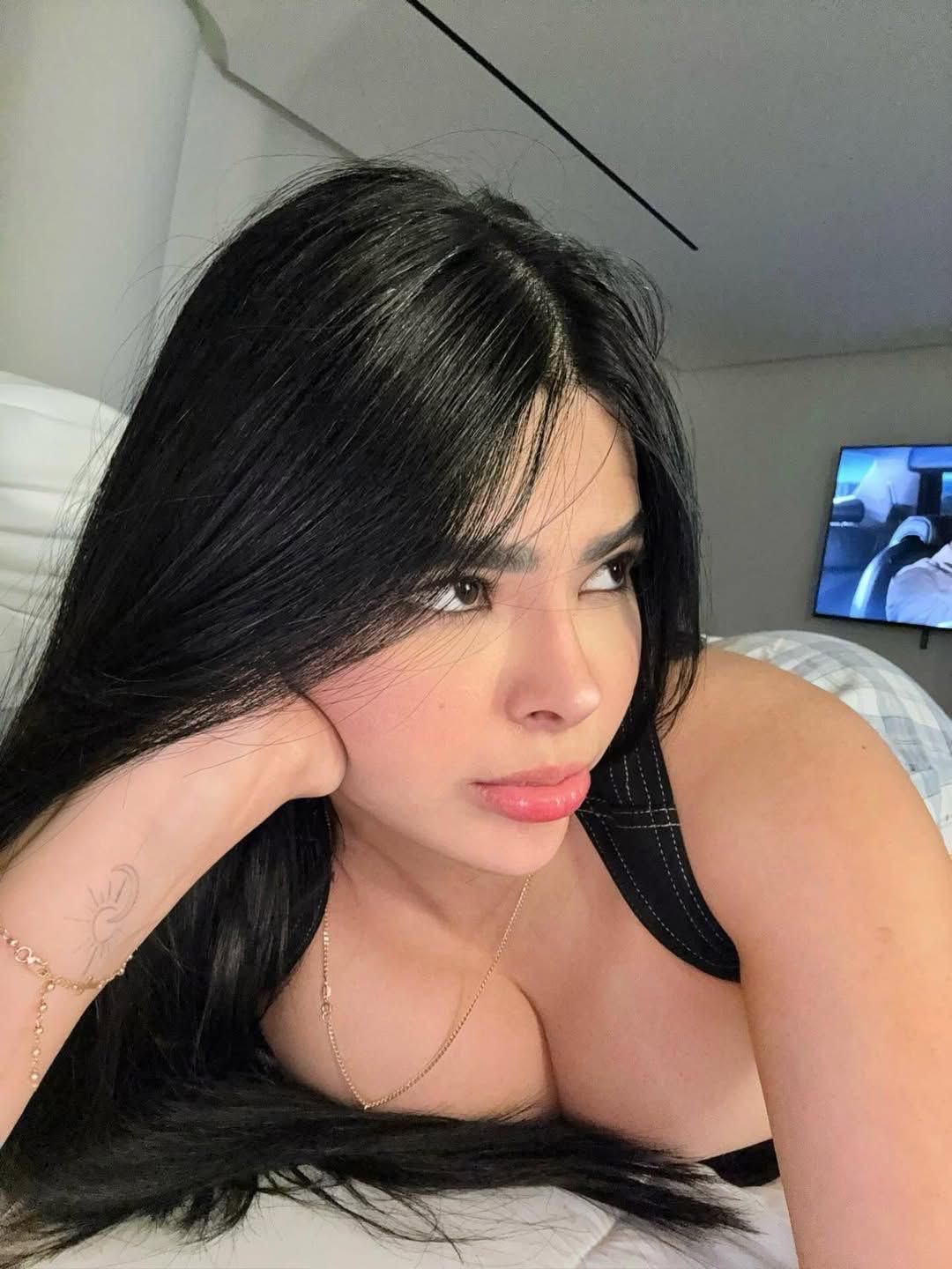 635952043 | HANNA | Chica