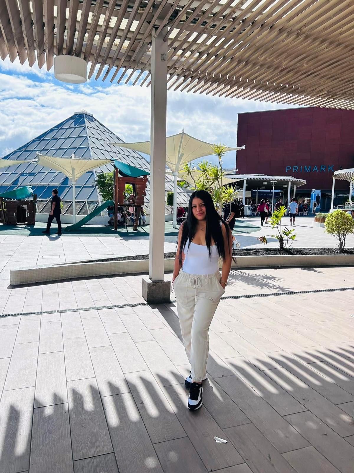 641654730 | ORIANA | Chica