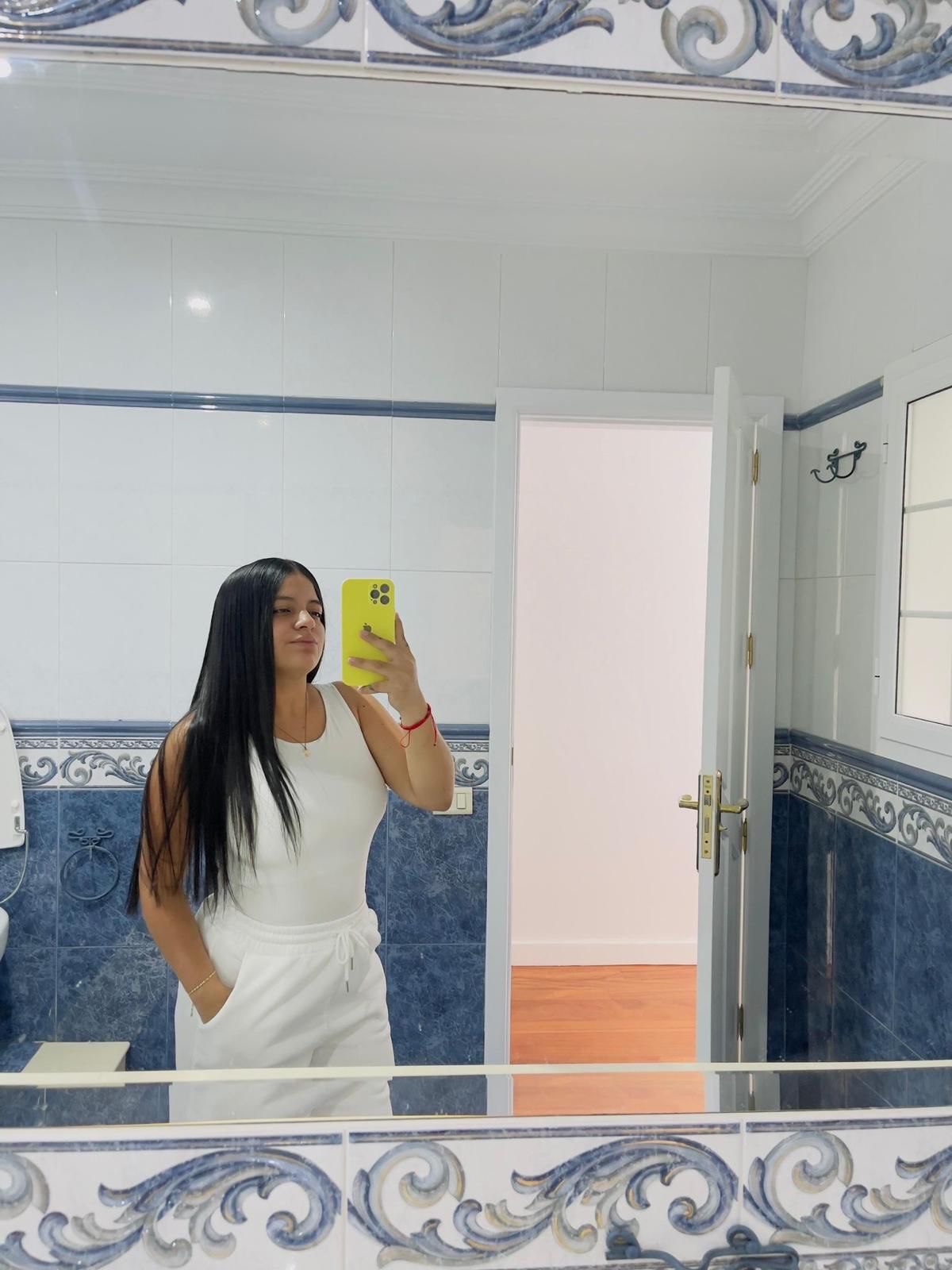 641654730 | ORIANA | Chica