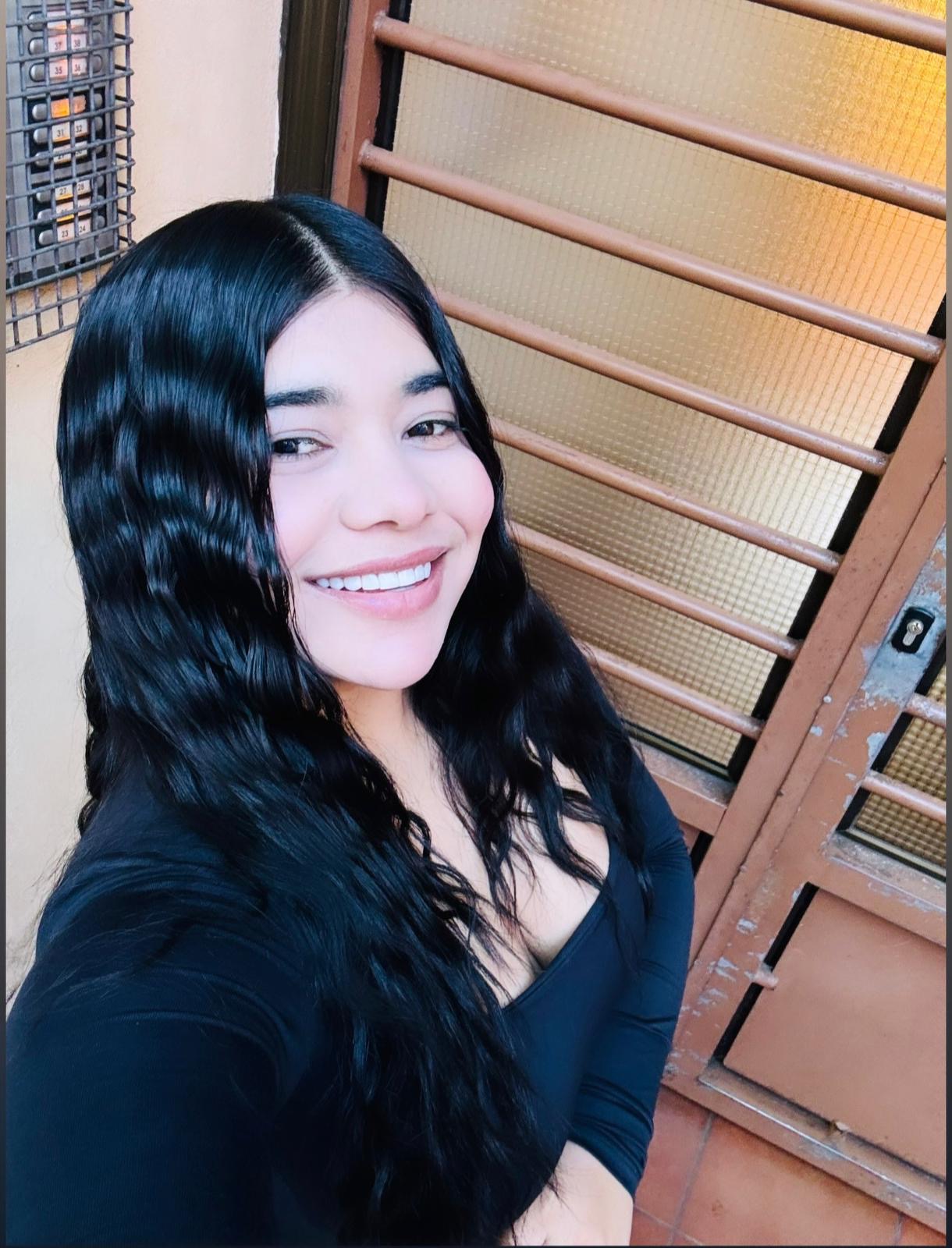 673896778 | KAMILA | Chica