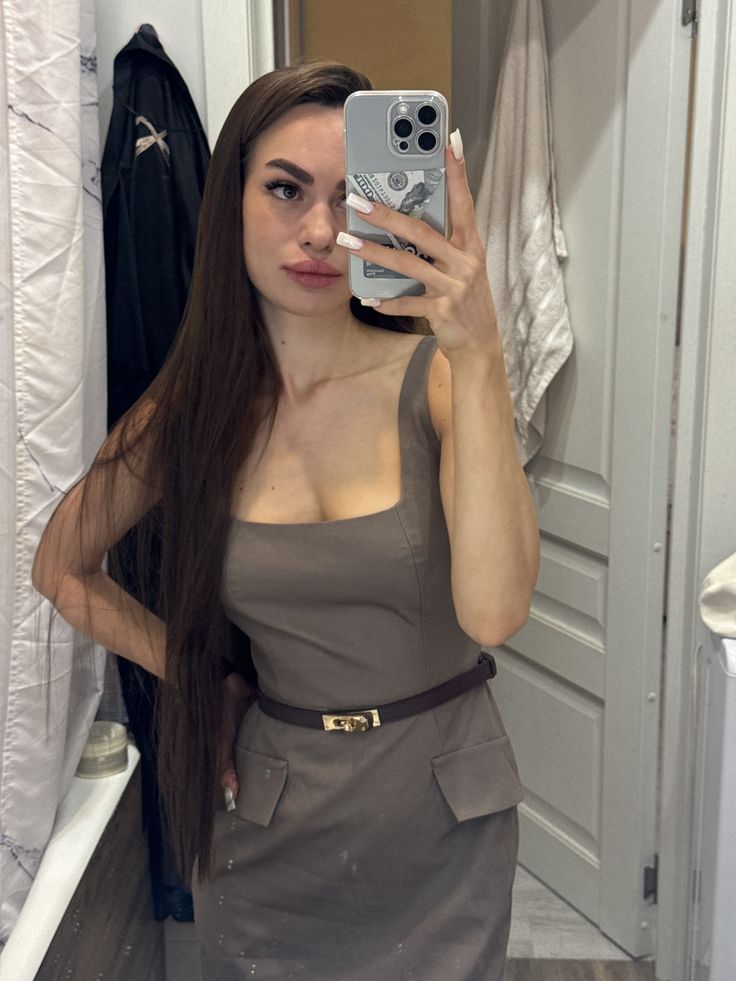 711259510 | EVA | Chica