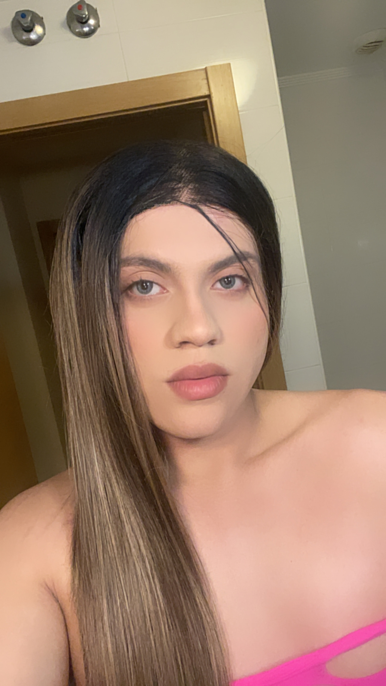 619504146 | ANDREA | Transexual