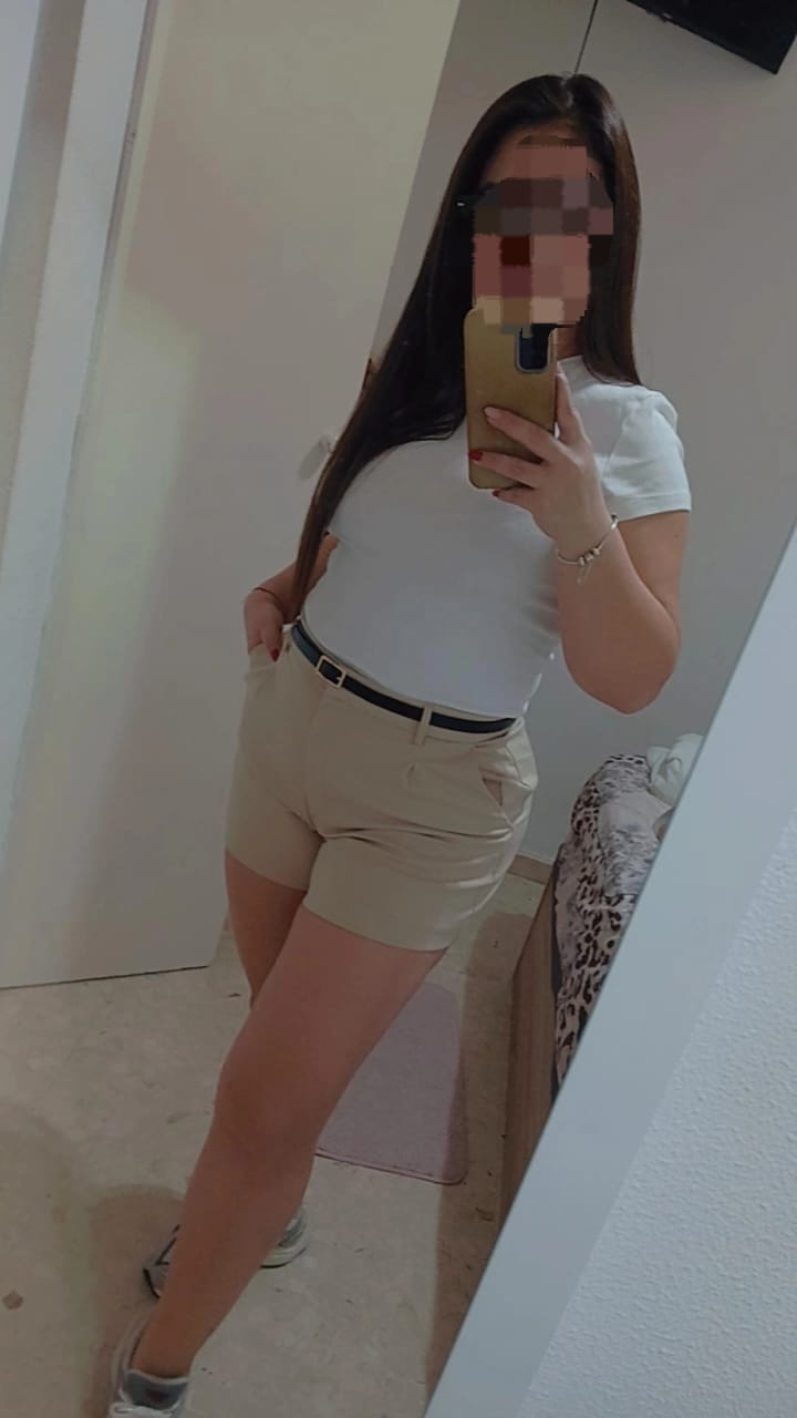 647497869 | KELLY | Chica