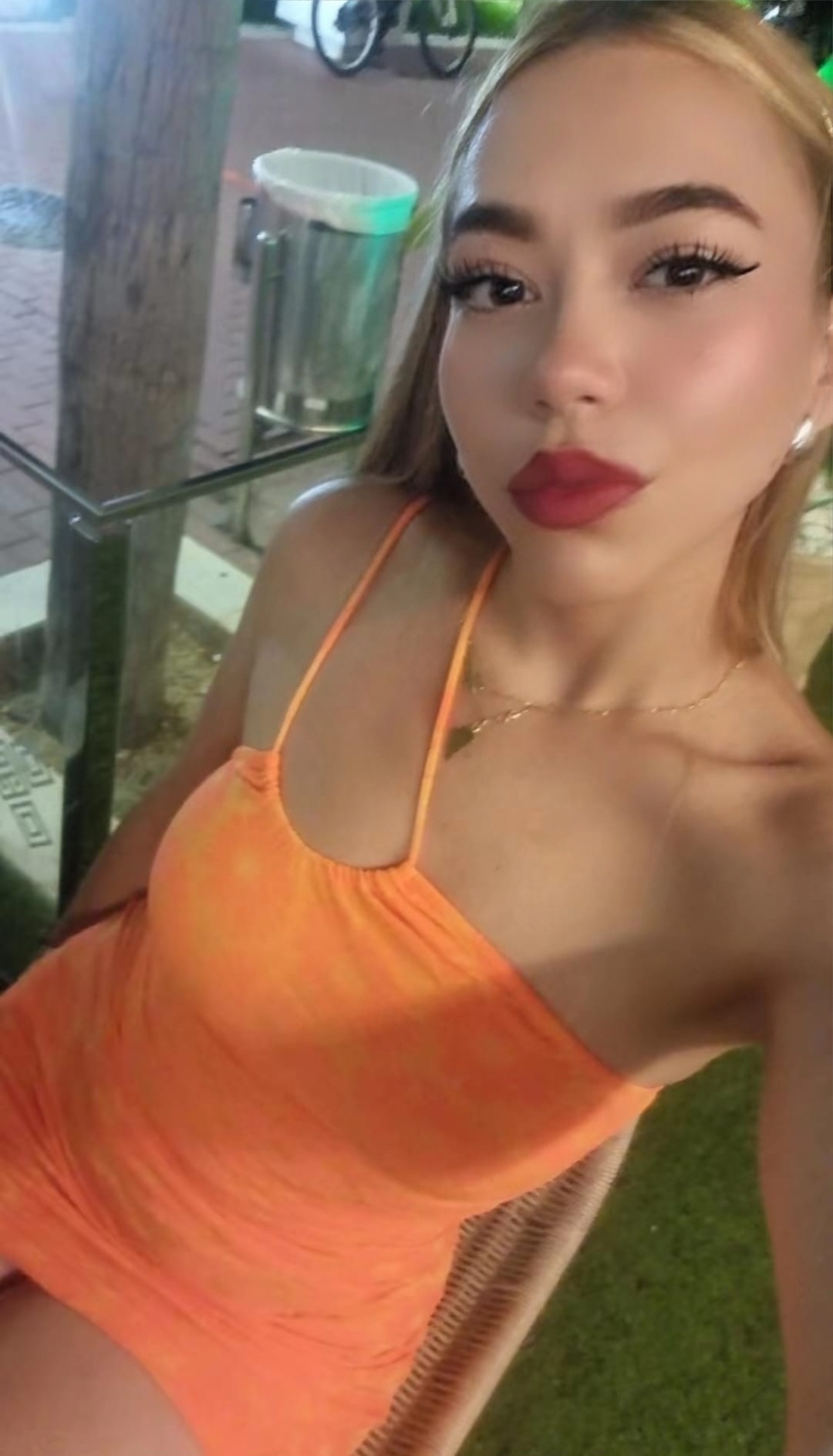 689462372 | SOFIA | Chica