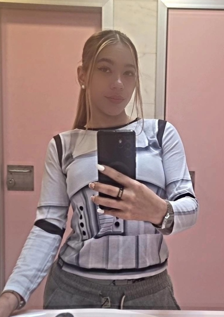 689462372 | SOFIA | Chica