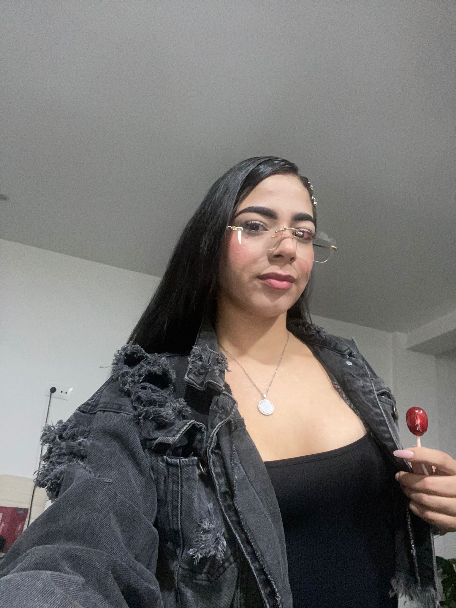 612255352 | KATHA | Chica