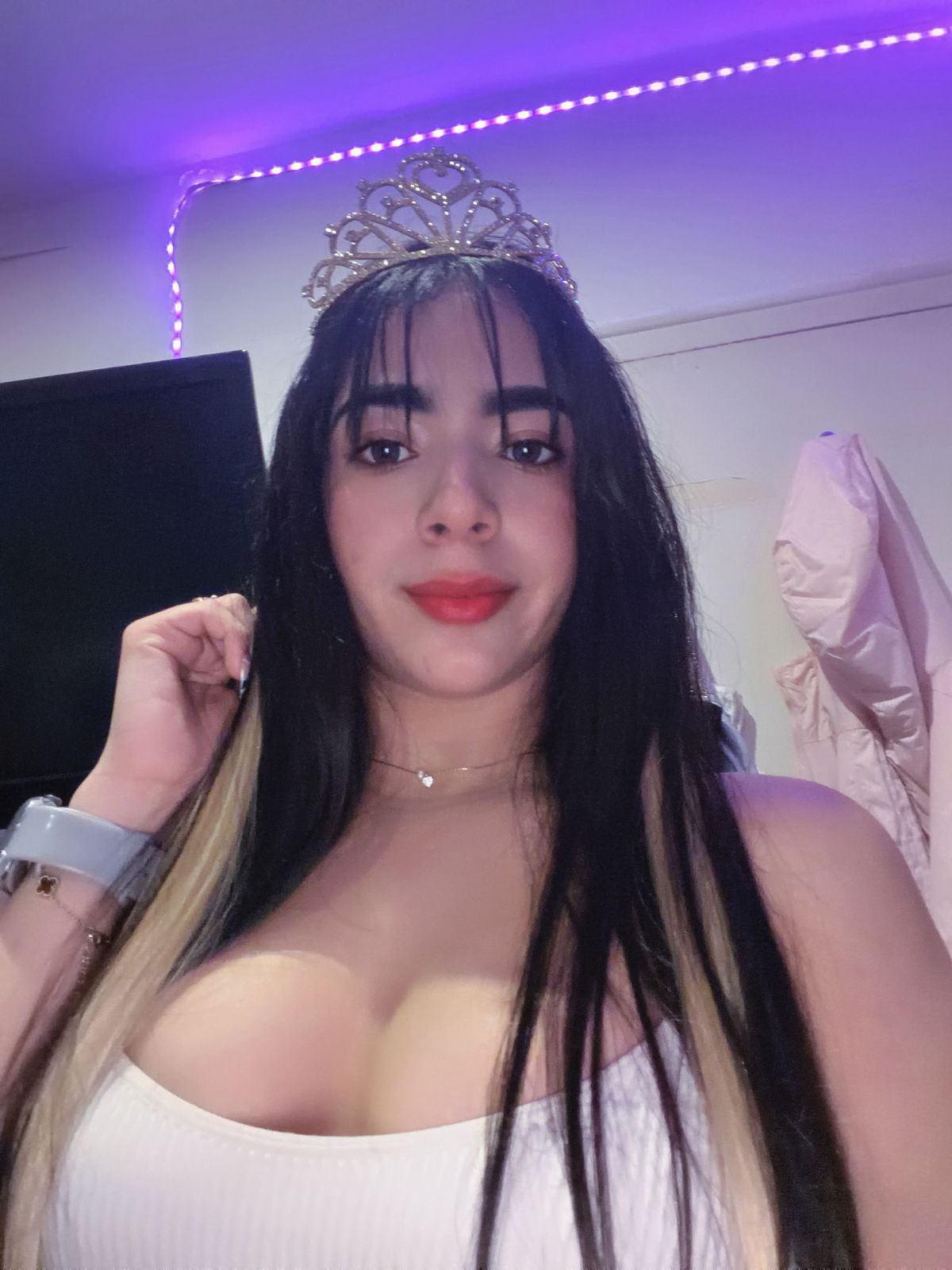 612255352 | KATHA | Chica
