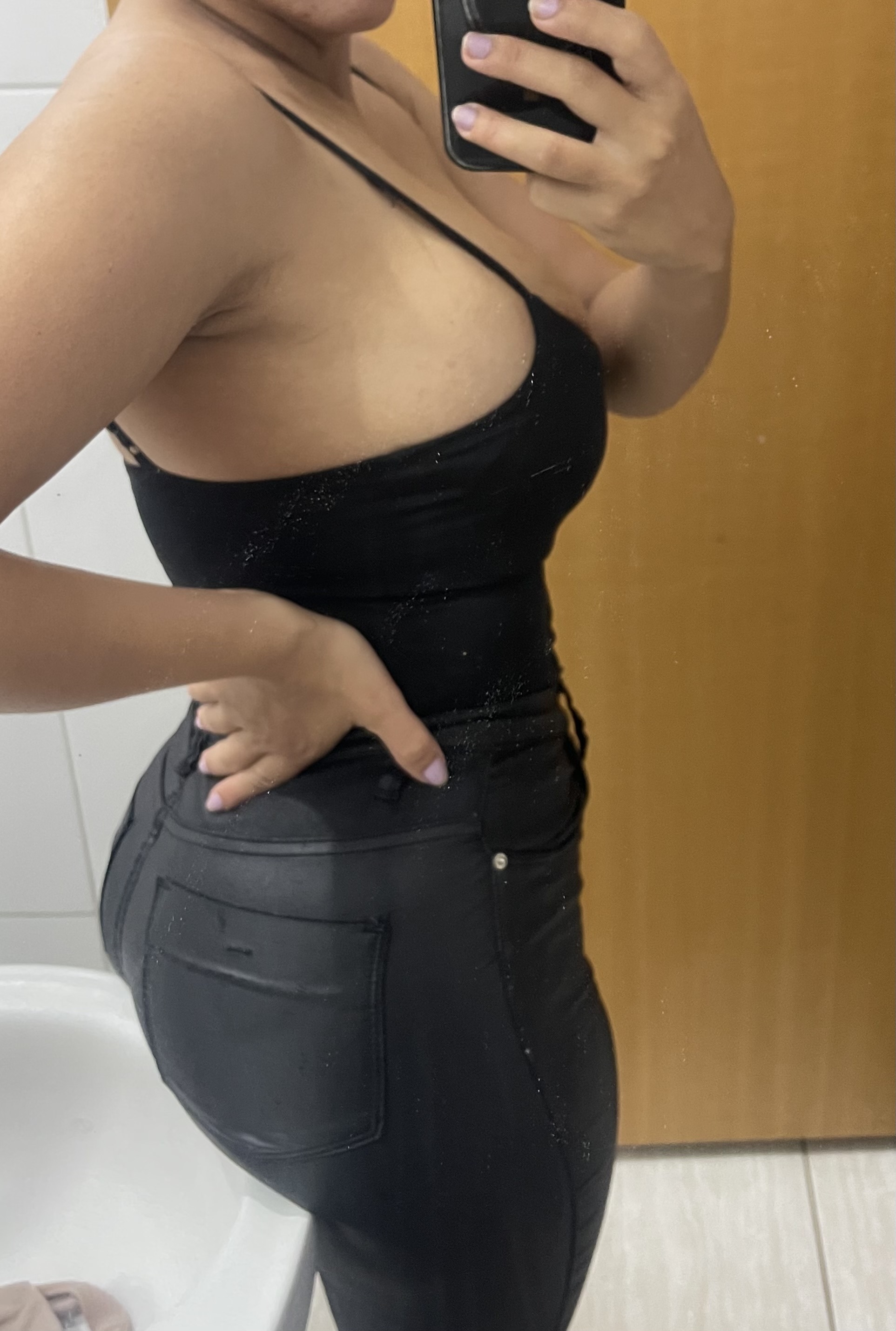 616977870 | LAURA | Chica