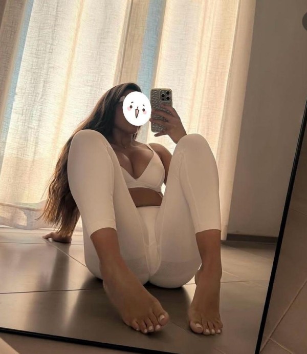 631403775 | SOFI | Chica