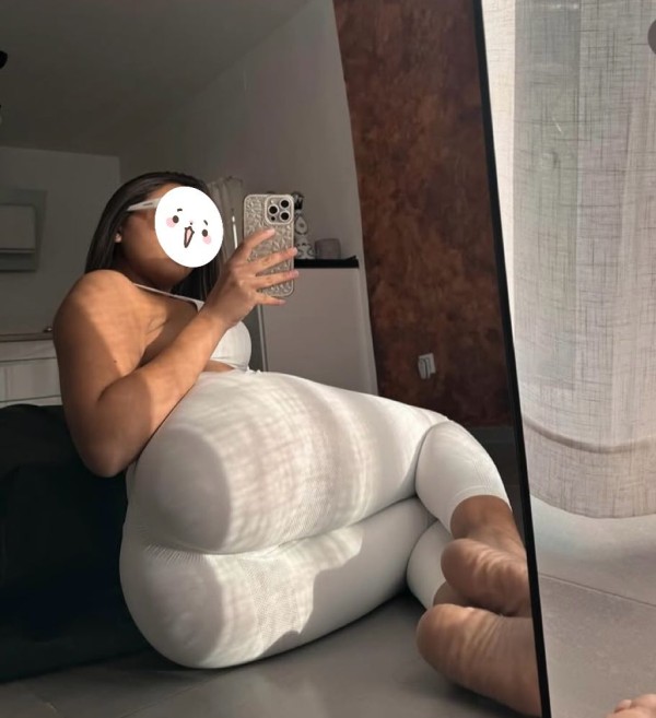 631403775 | SOFI | Chica