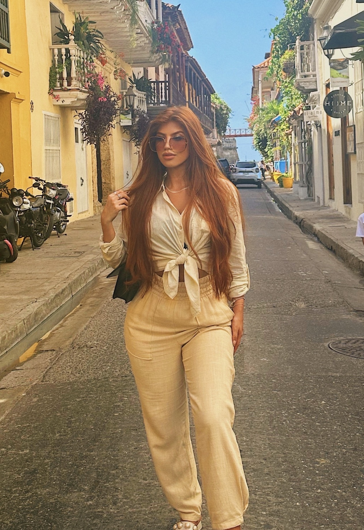 613618507 | MAYALE | Chica