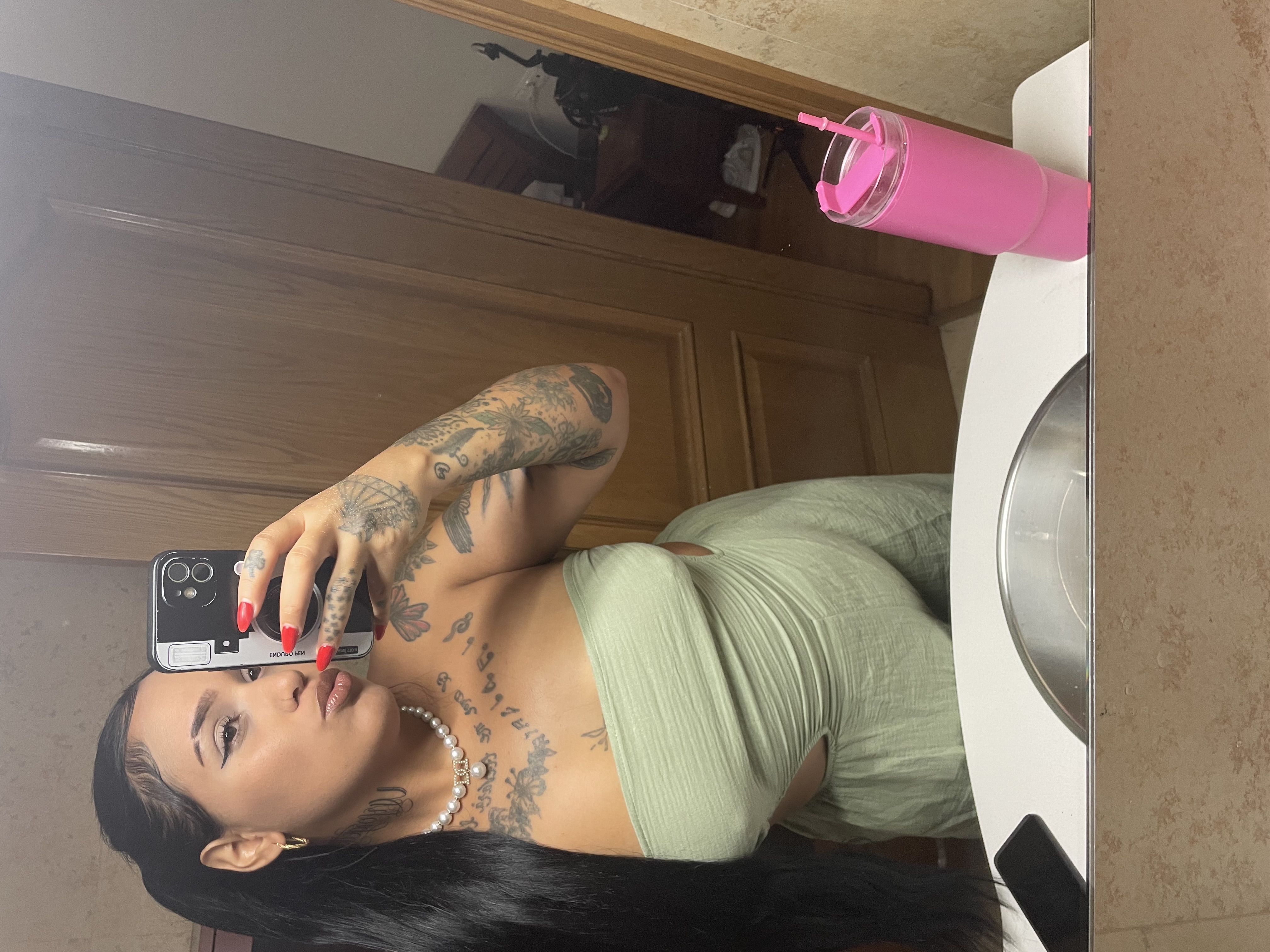 641148180 | ROSE | Chica
