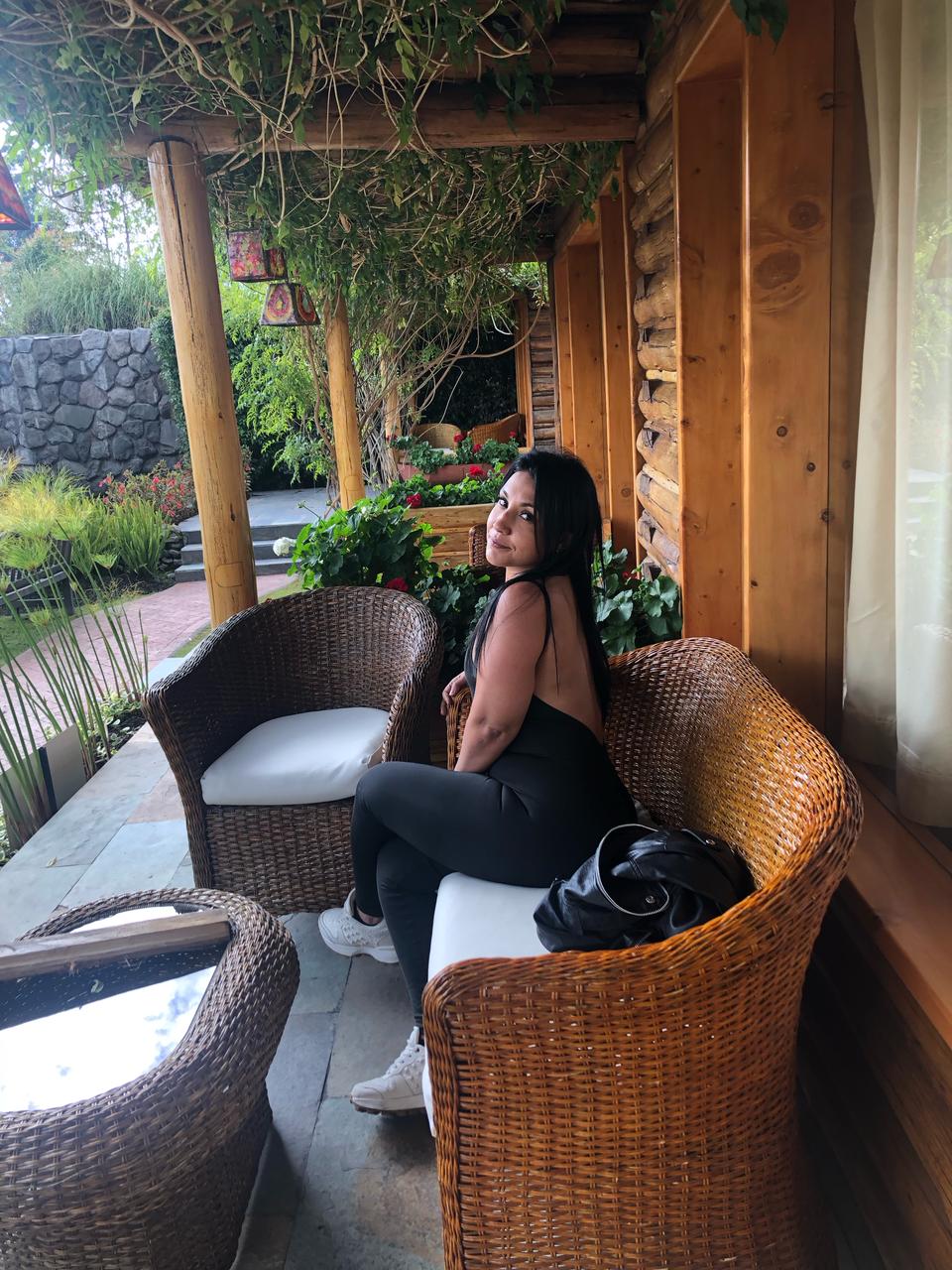 615630016 | MIA | Chica