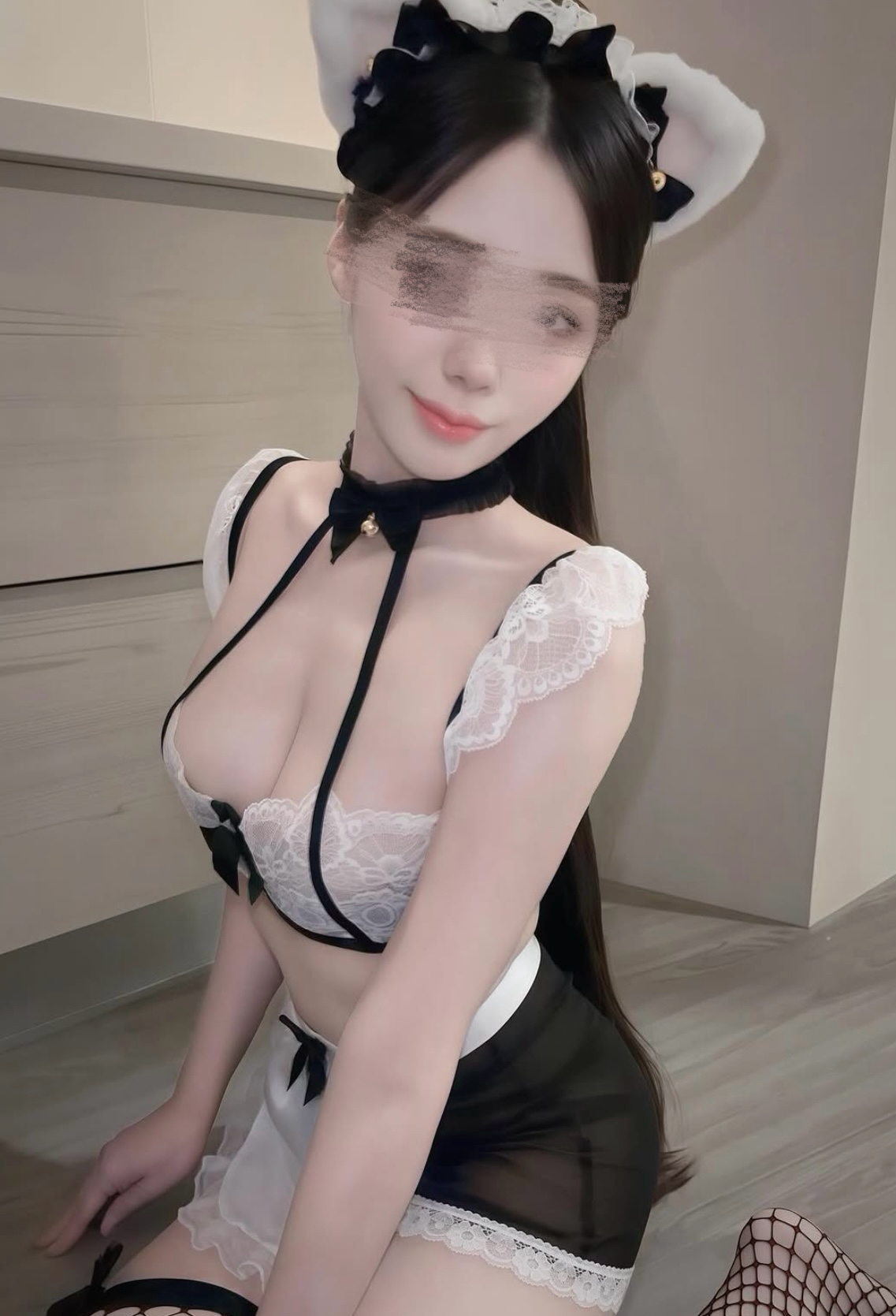653352186 | YUKY | Chica