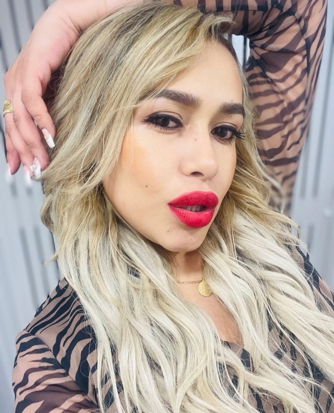 643886114 | LUCIA | Chica
