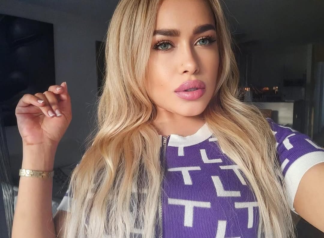 643886114 | LUCIA | Chica