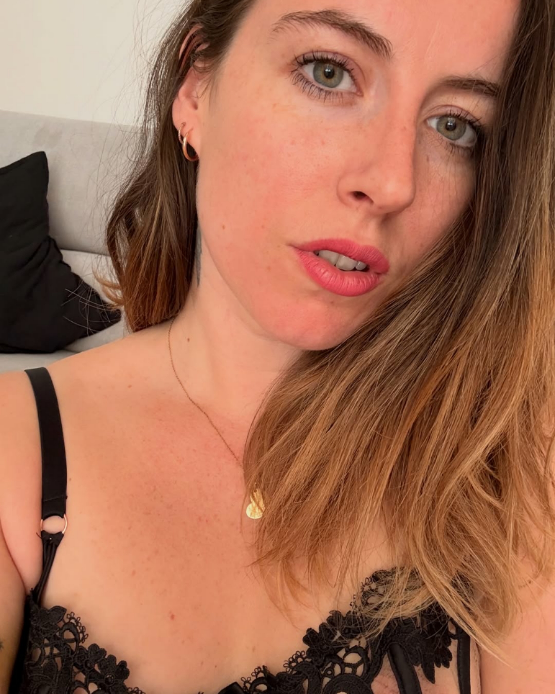 631264400 | AURORE | Chica