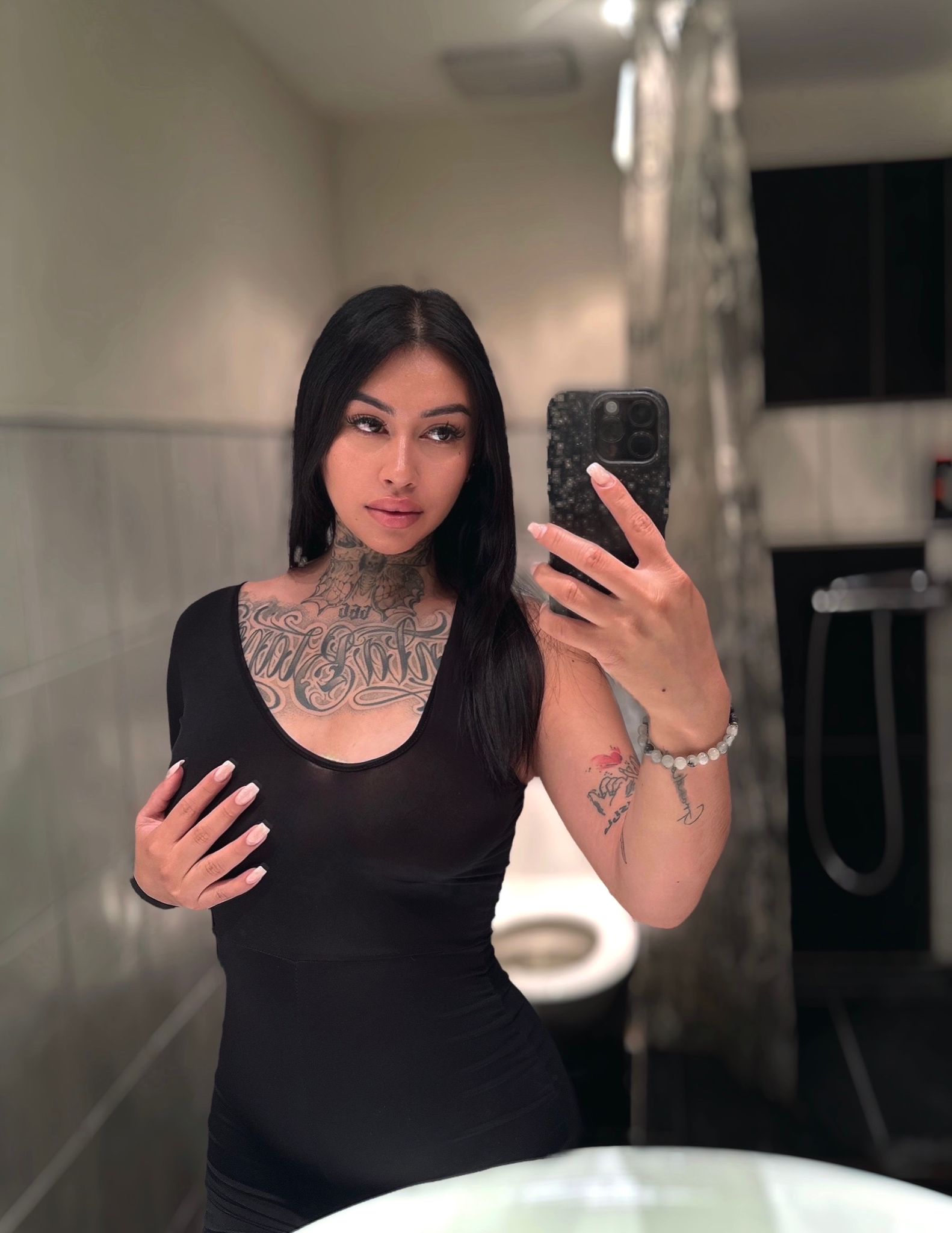 656631346 | ALANA | Chica