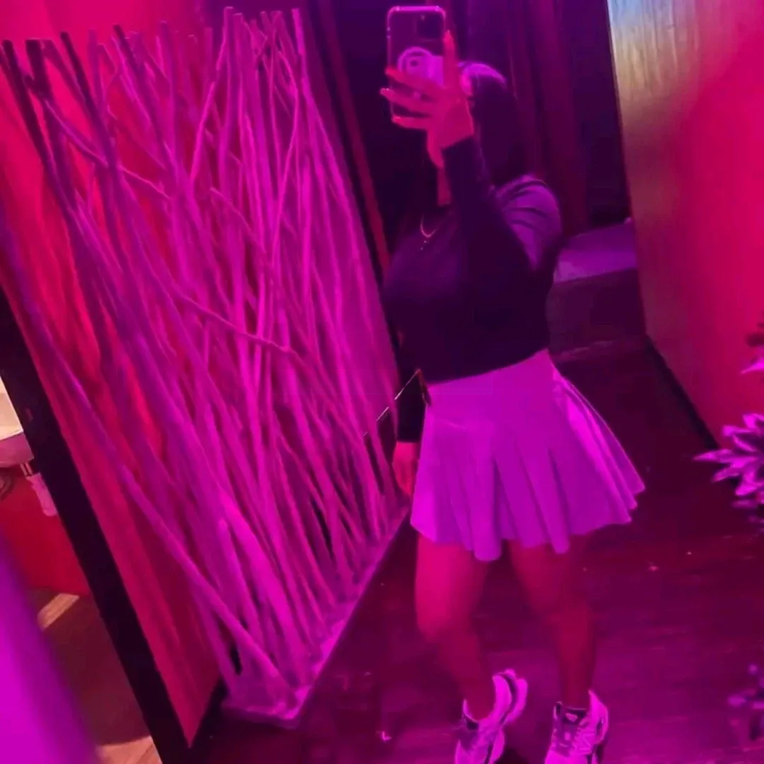 631806377 | NATHALIA | Chica
