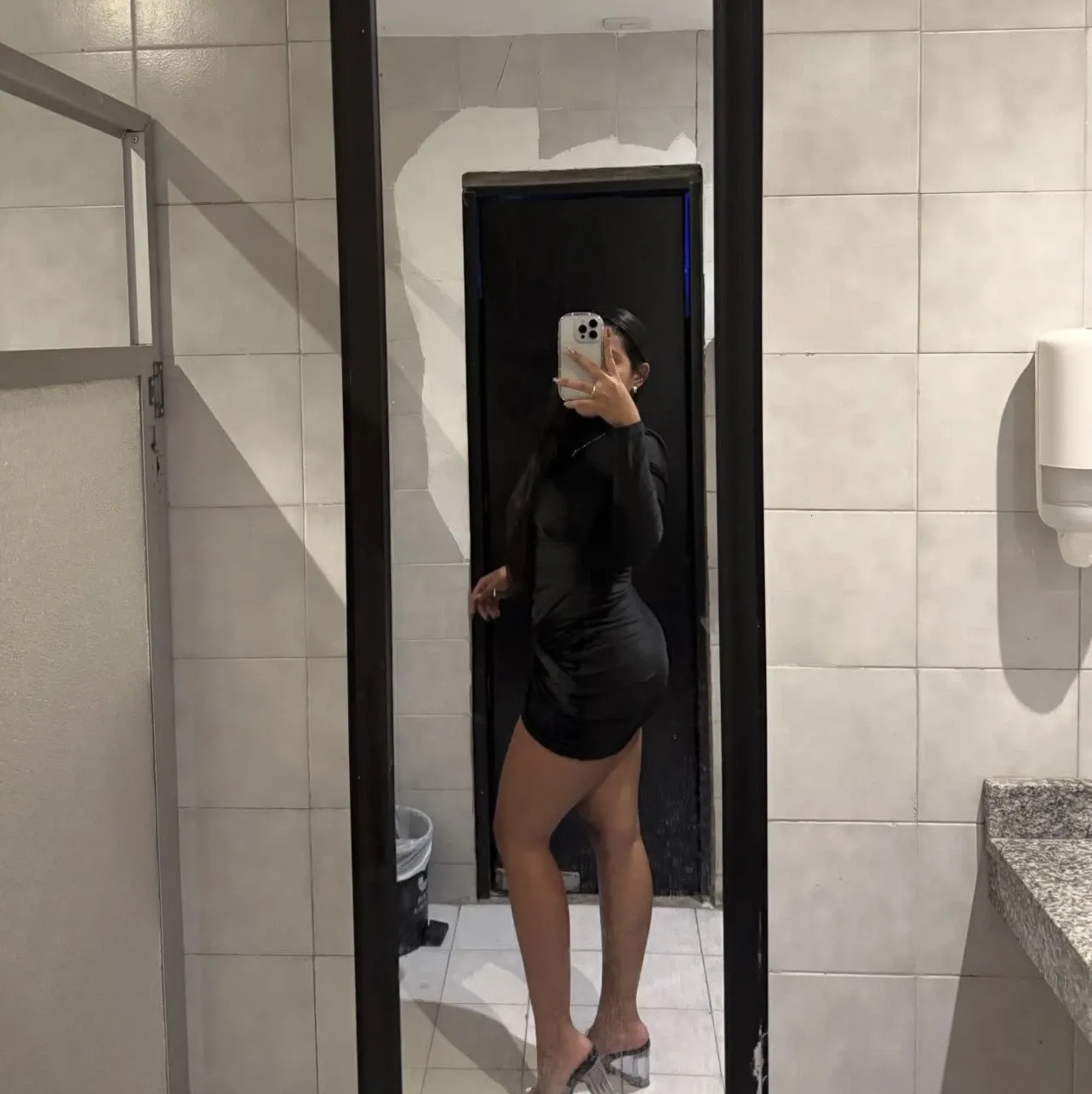631806377 | NATHALIA | Chica