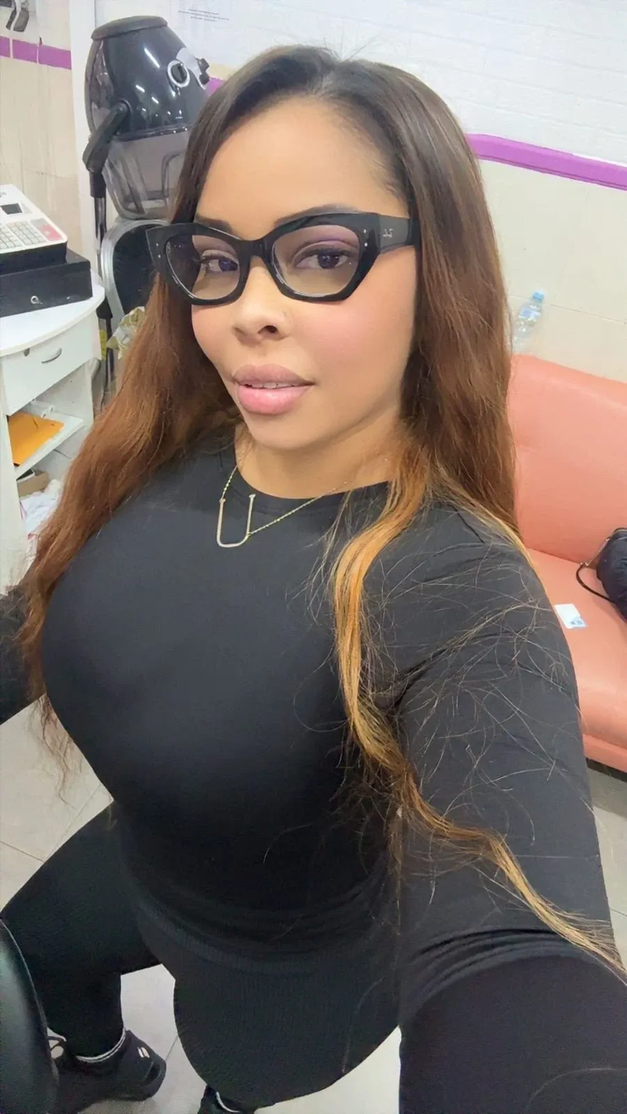 640042803 | JANET | Chica