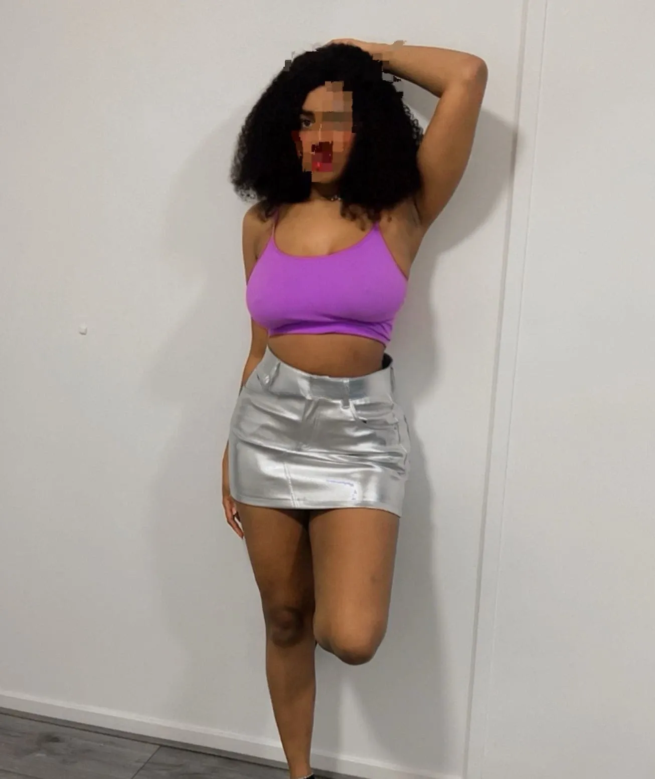 647641683 | Marcela | Chica