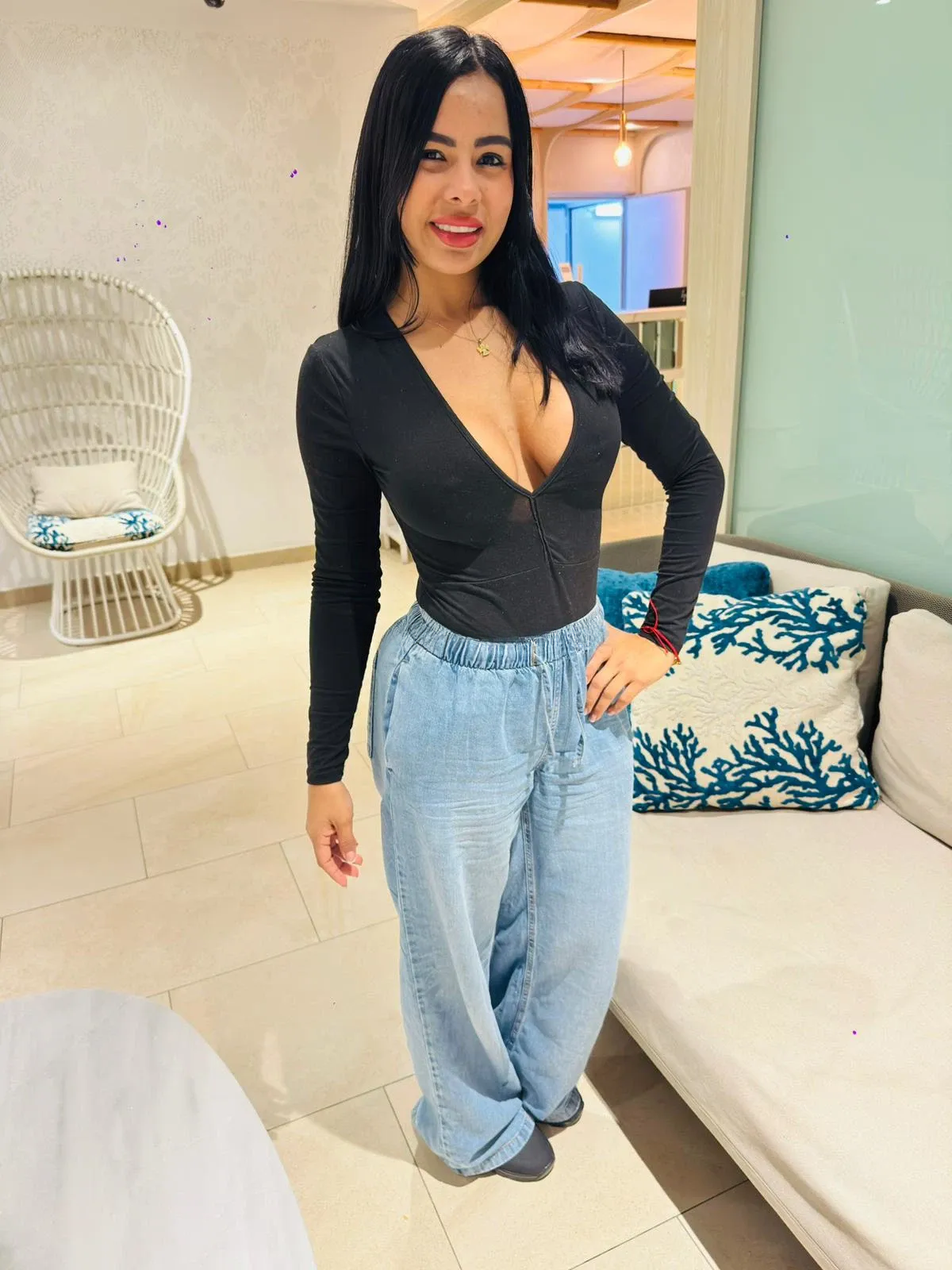 612270381 | María | Chica
