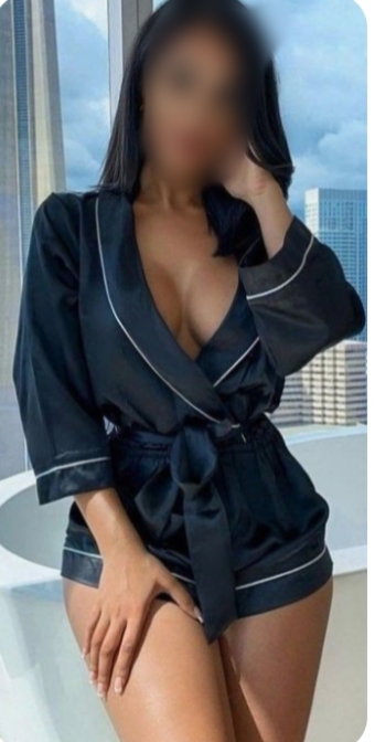 603998651 | SAMIA | Chica