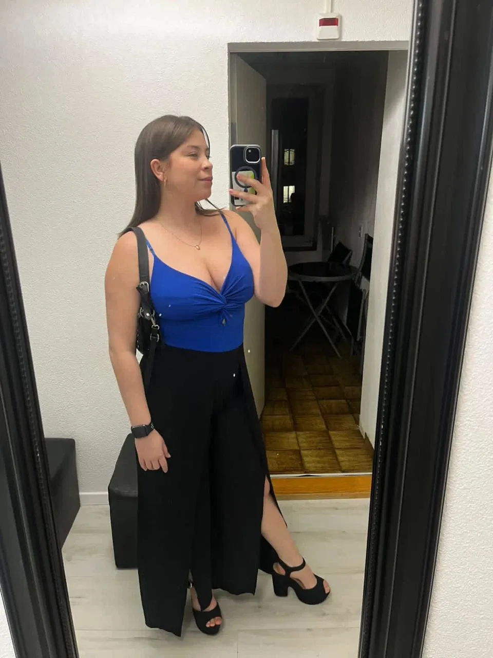 610652393 | ANASTASIA | Chica