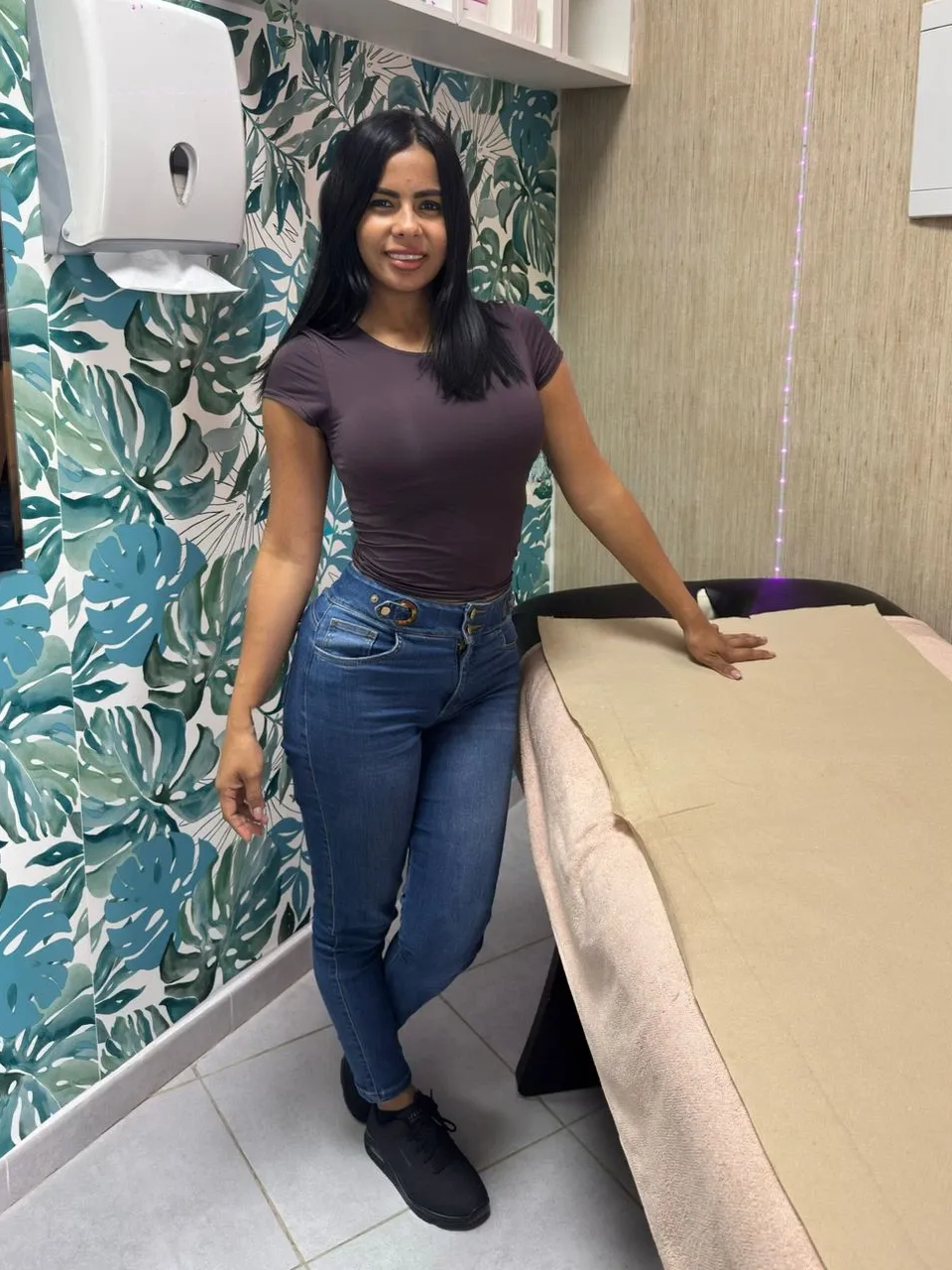 612270381 | María | Chica