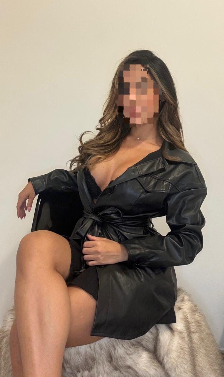 695343309 | AGATA | Chica