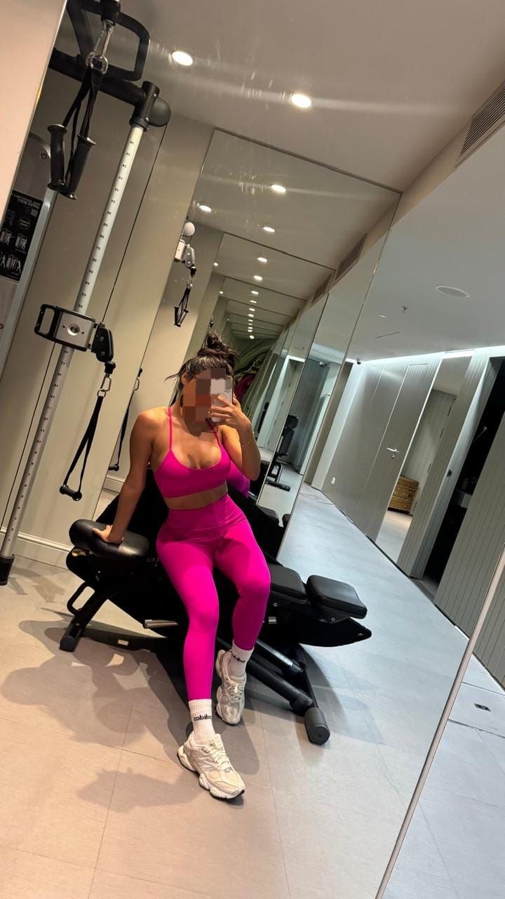 695343309 | AGATA | Chica