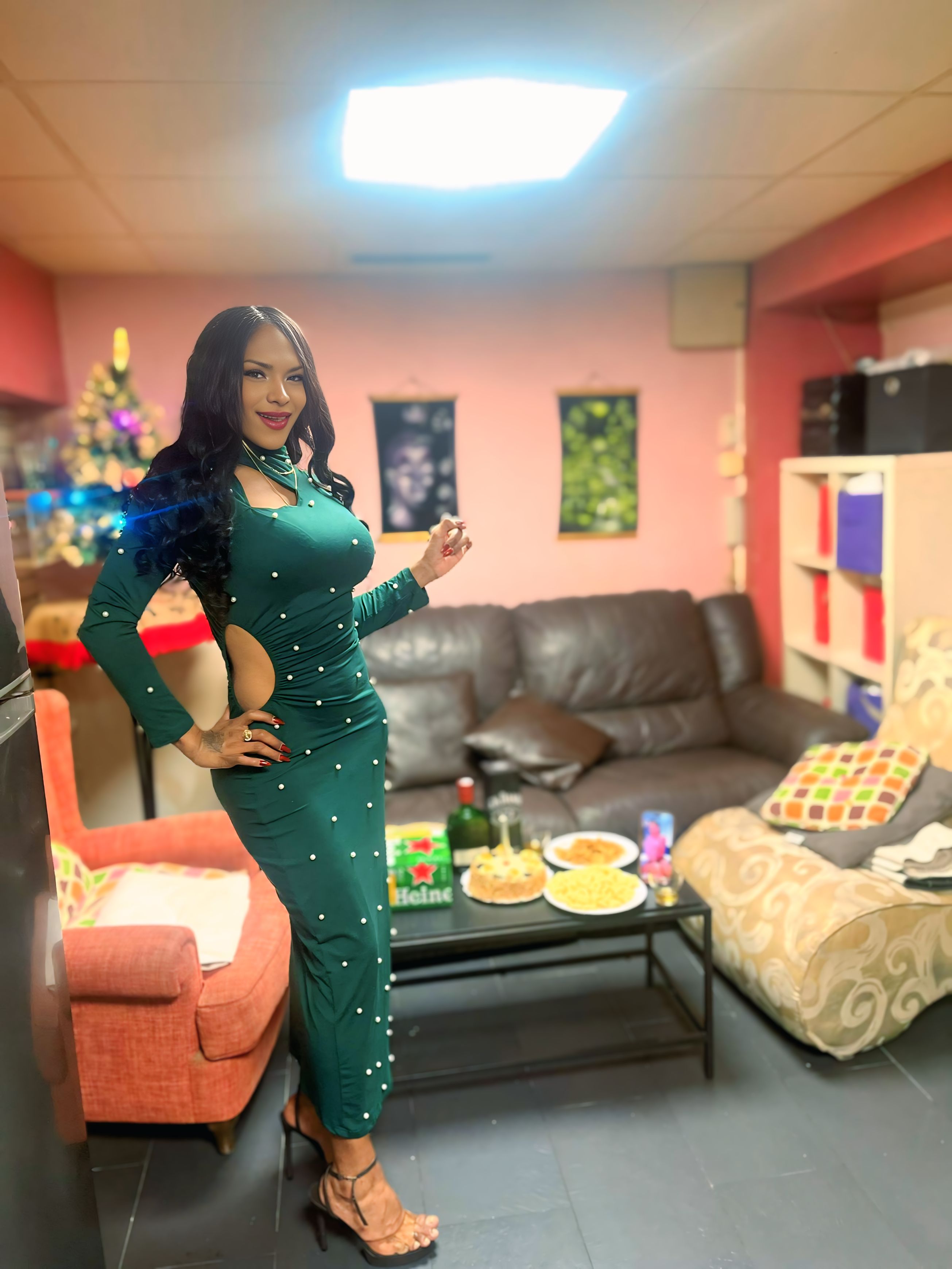 634821854 | ALEJANDRA | Transexual