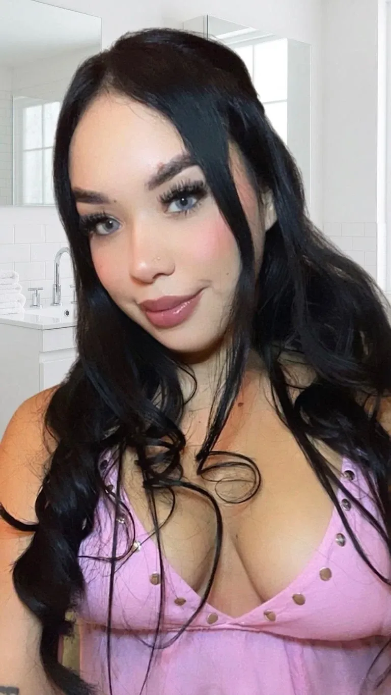 672120940 | KAYLY | Chica