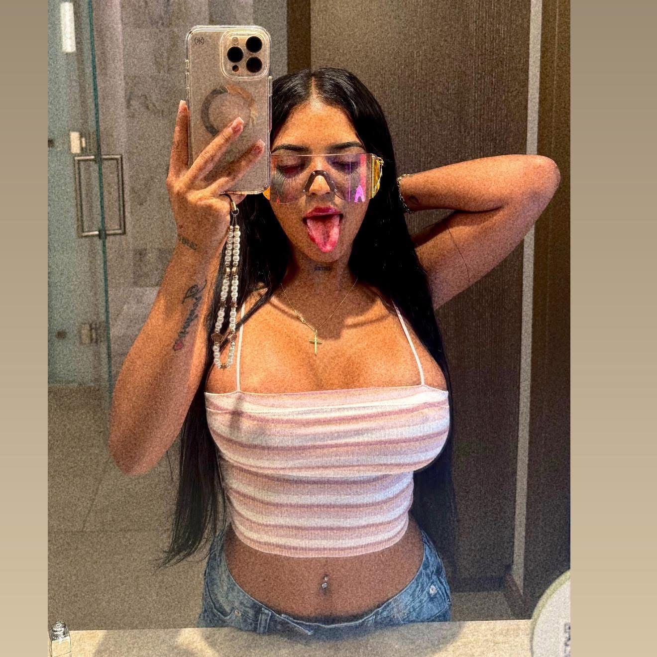 612221808 | KENDAL | Chica