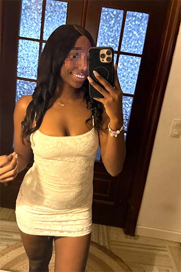 680687637 | ANDREA | Chica