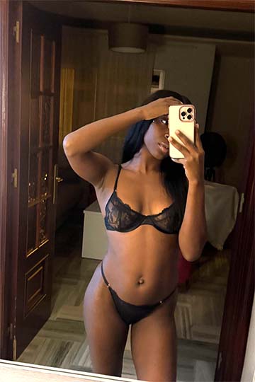680687637 | ANDREA | Chica