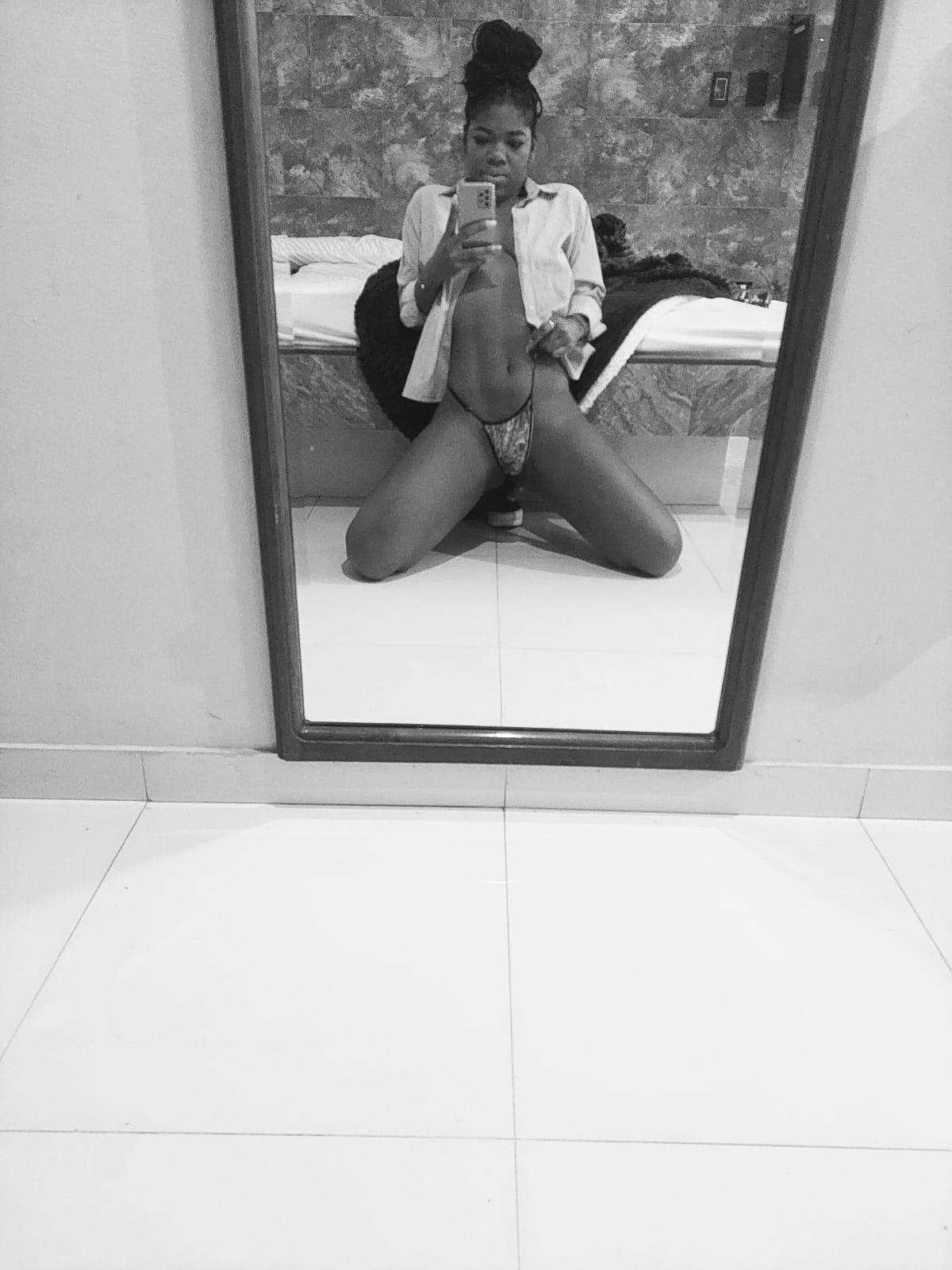 631399497 | VICTORIA | Escort