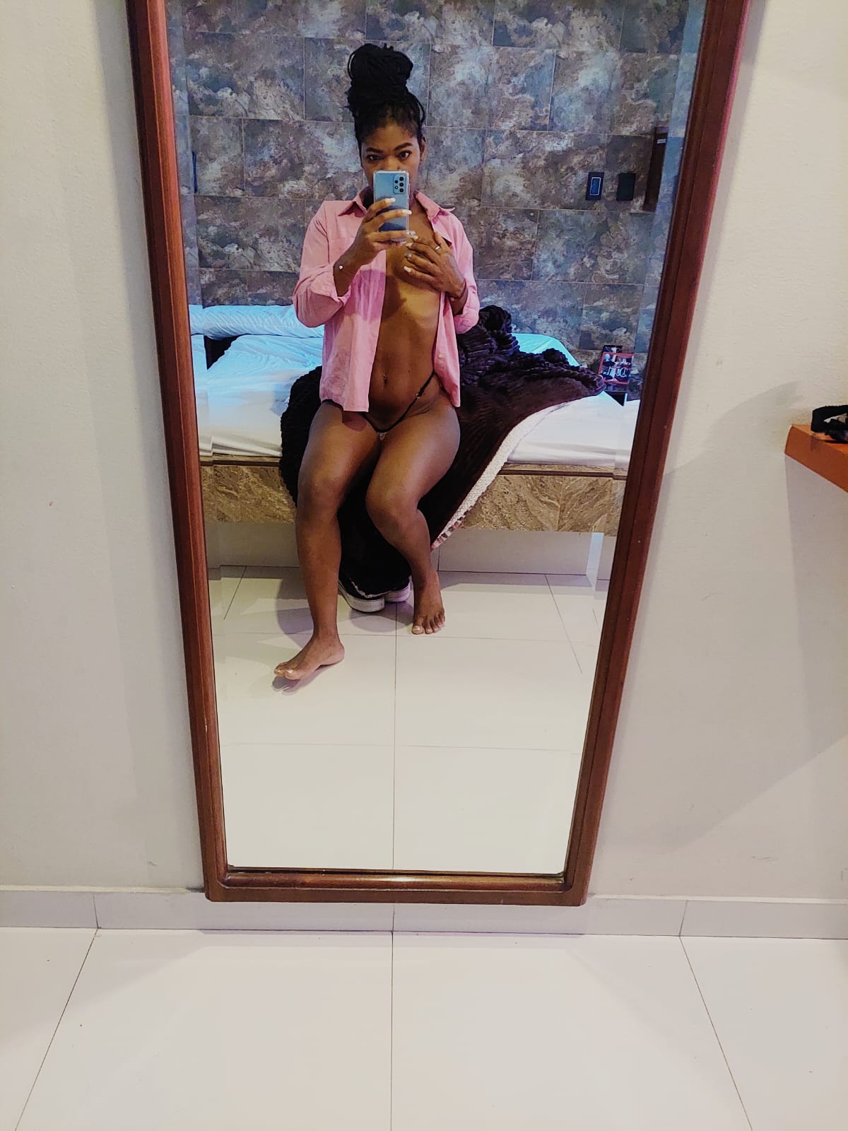 631399497 | VICTORIA | Escort