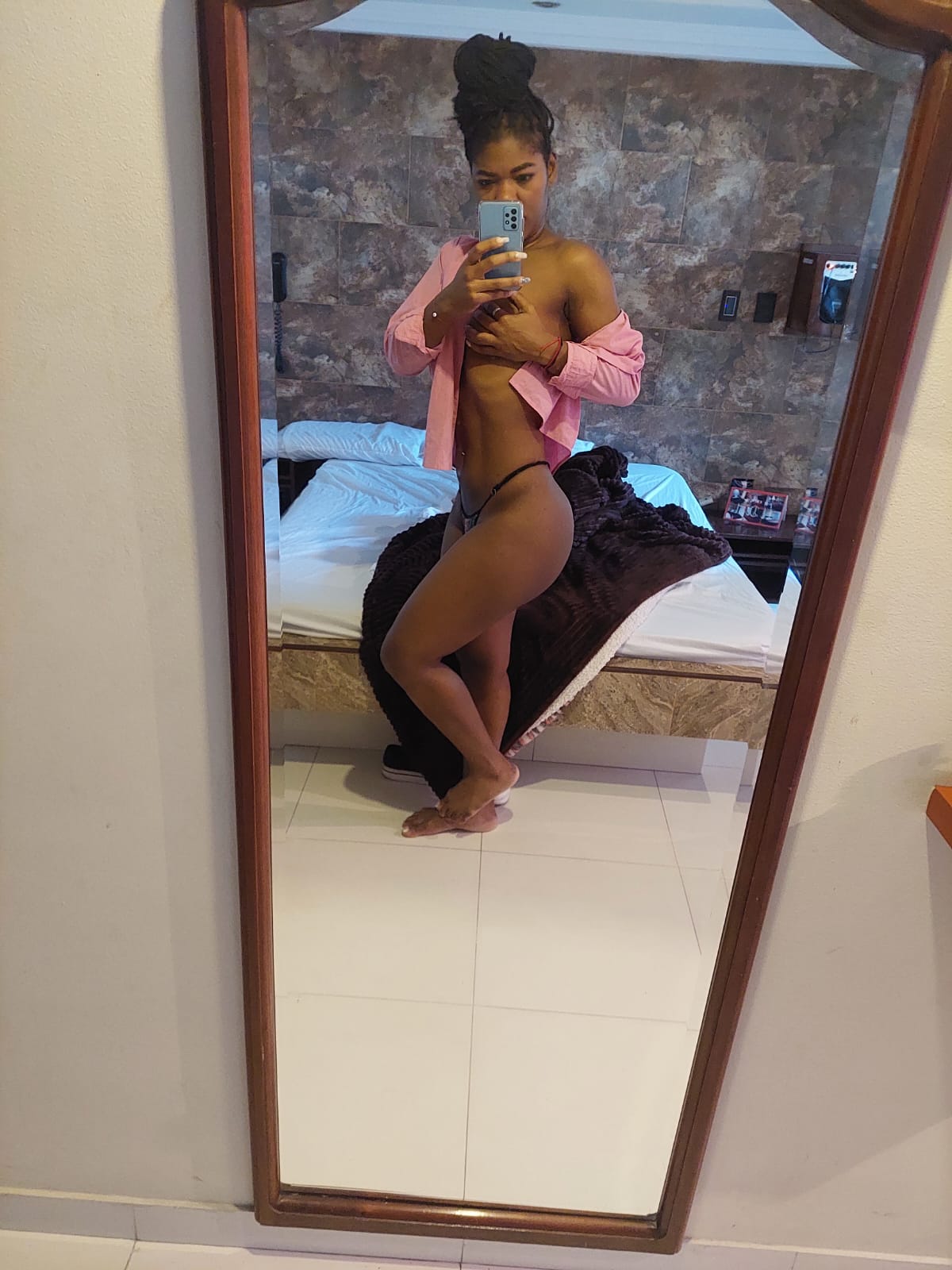 631399497 | VICTORIA | Escort