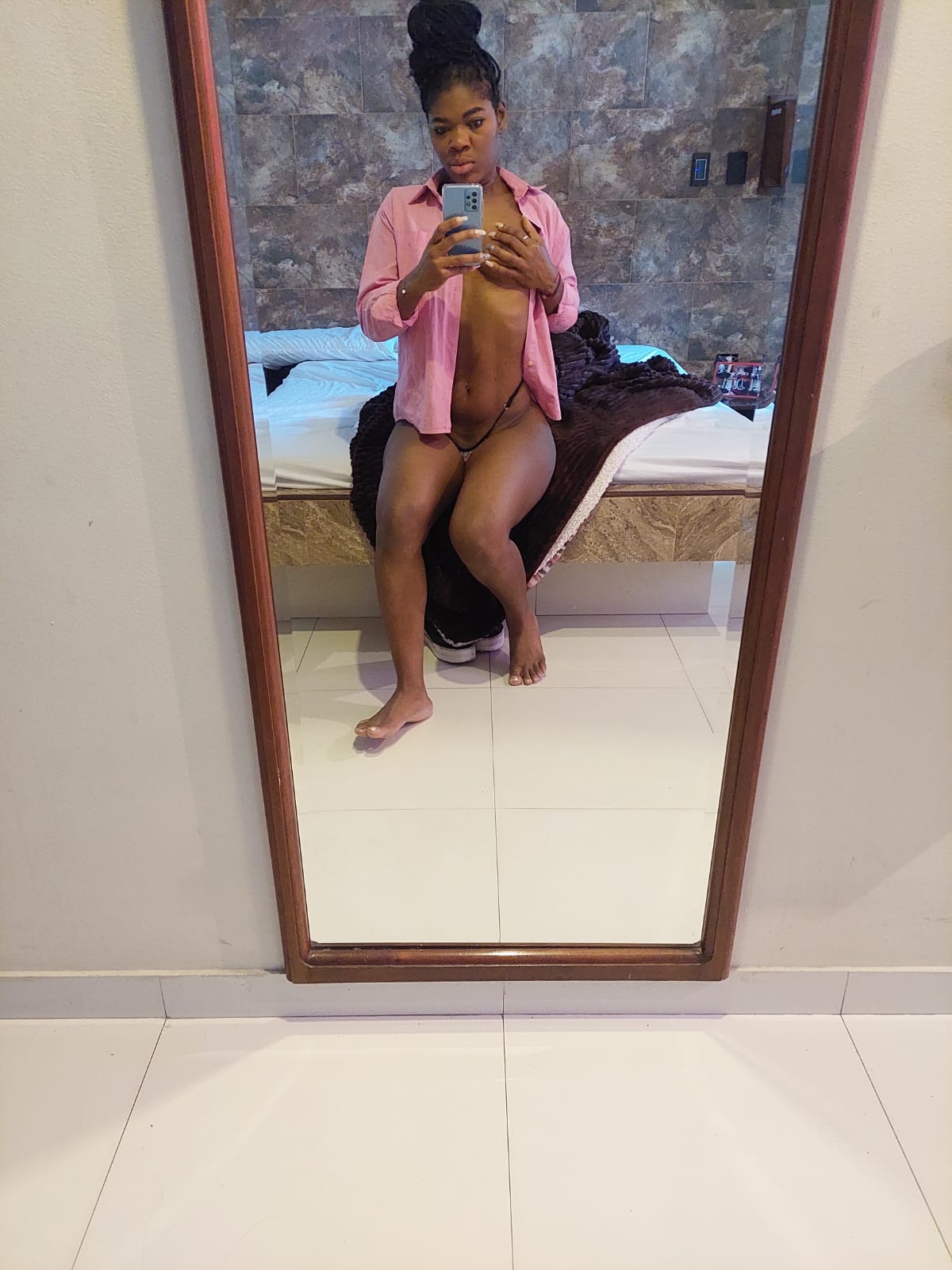 631399497 | VICTORIA | Escort