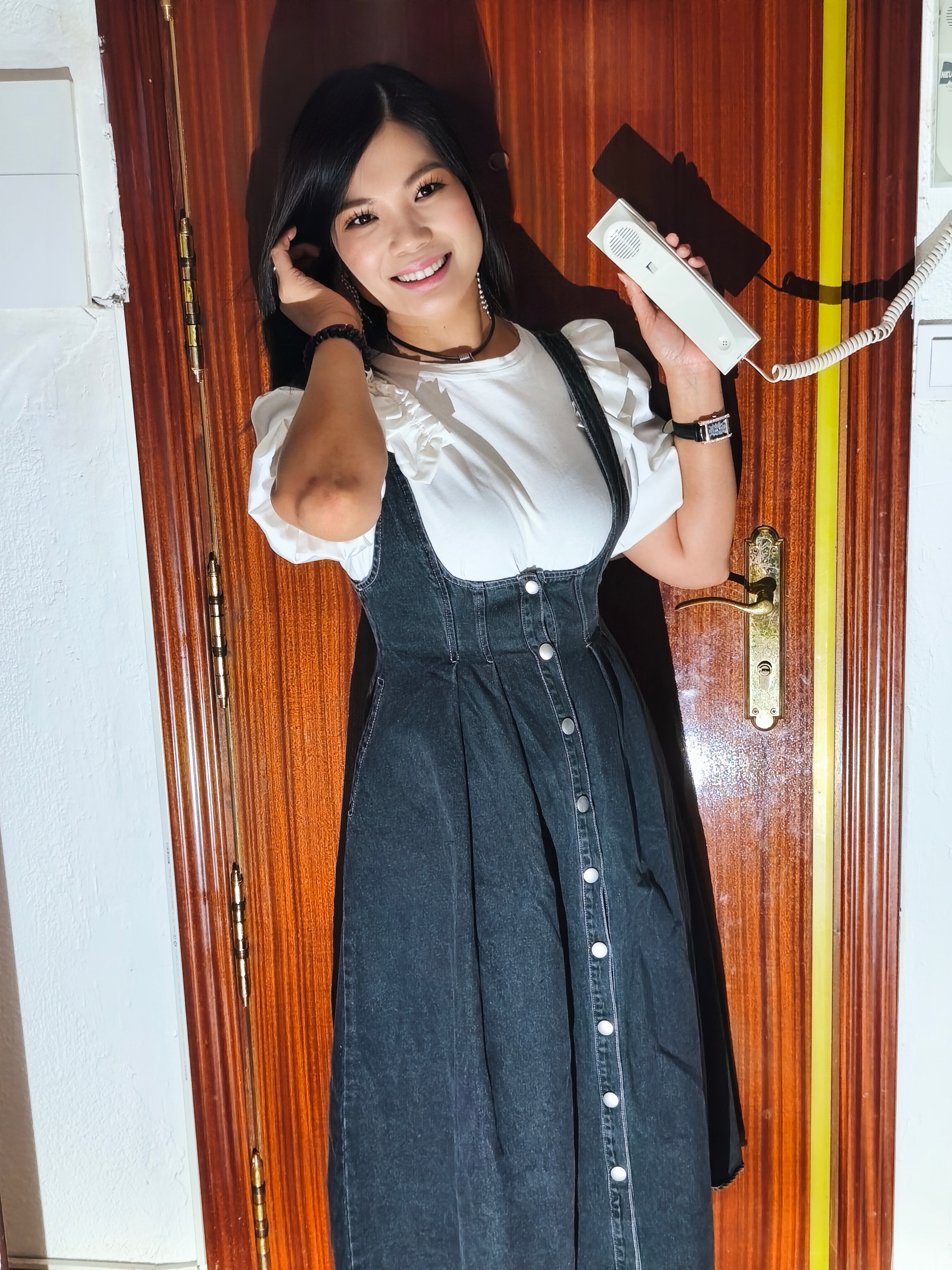 605388920 | ANGIE | Chica
