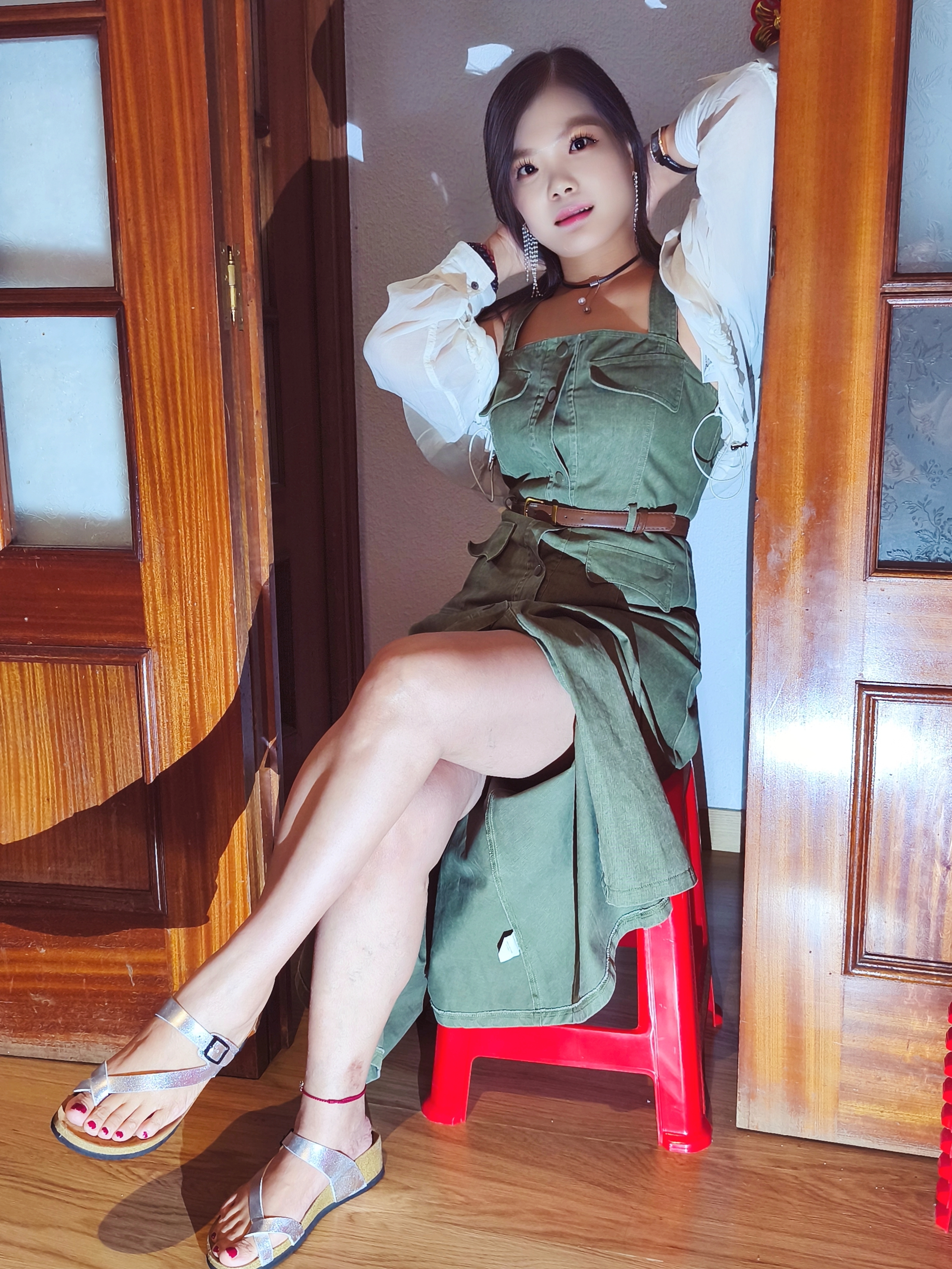 605388920 | ANGIE | Chica